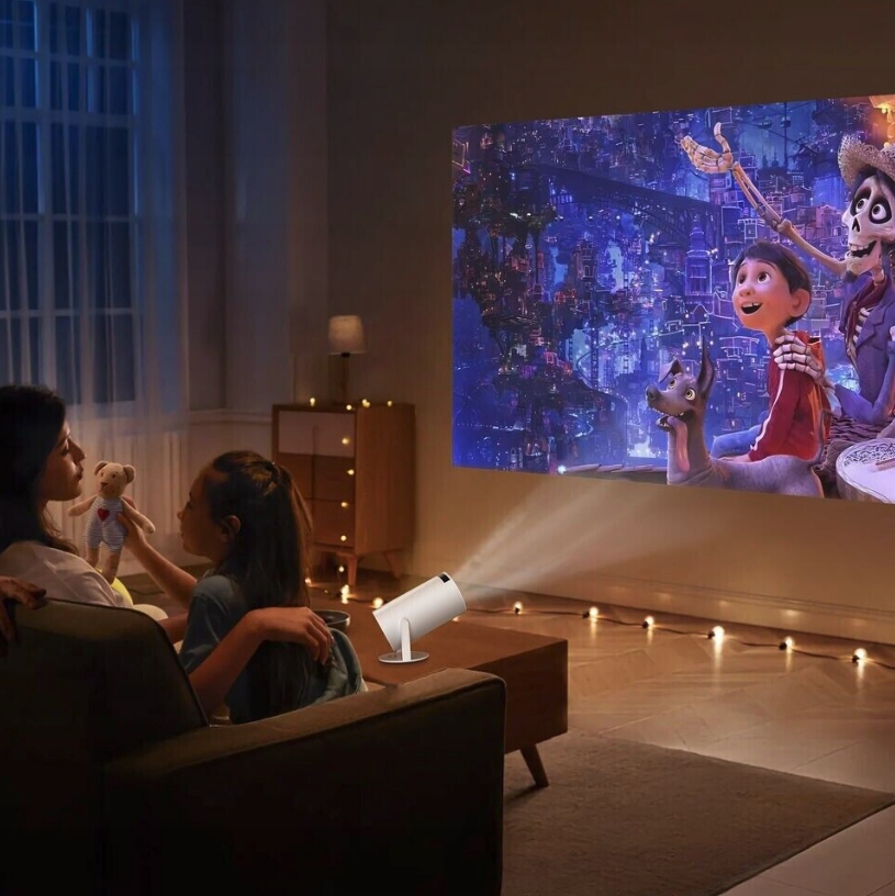 PROJEKTOR DOMOWY OBROTOWY ANDROID TV WIFI FULL HD PRZENOŚNY GŁOŚNIK WYJAZDY Model PREZENT rzutnik projektor mobilny