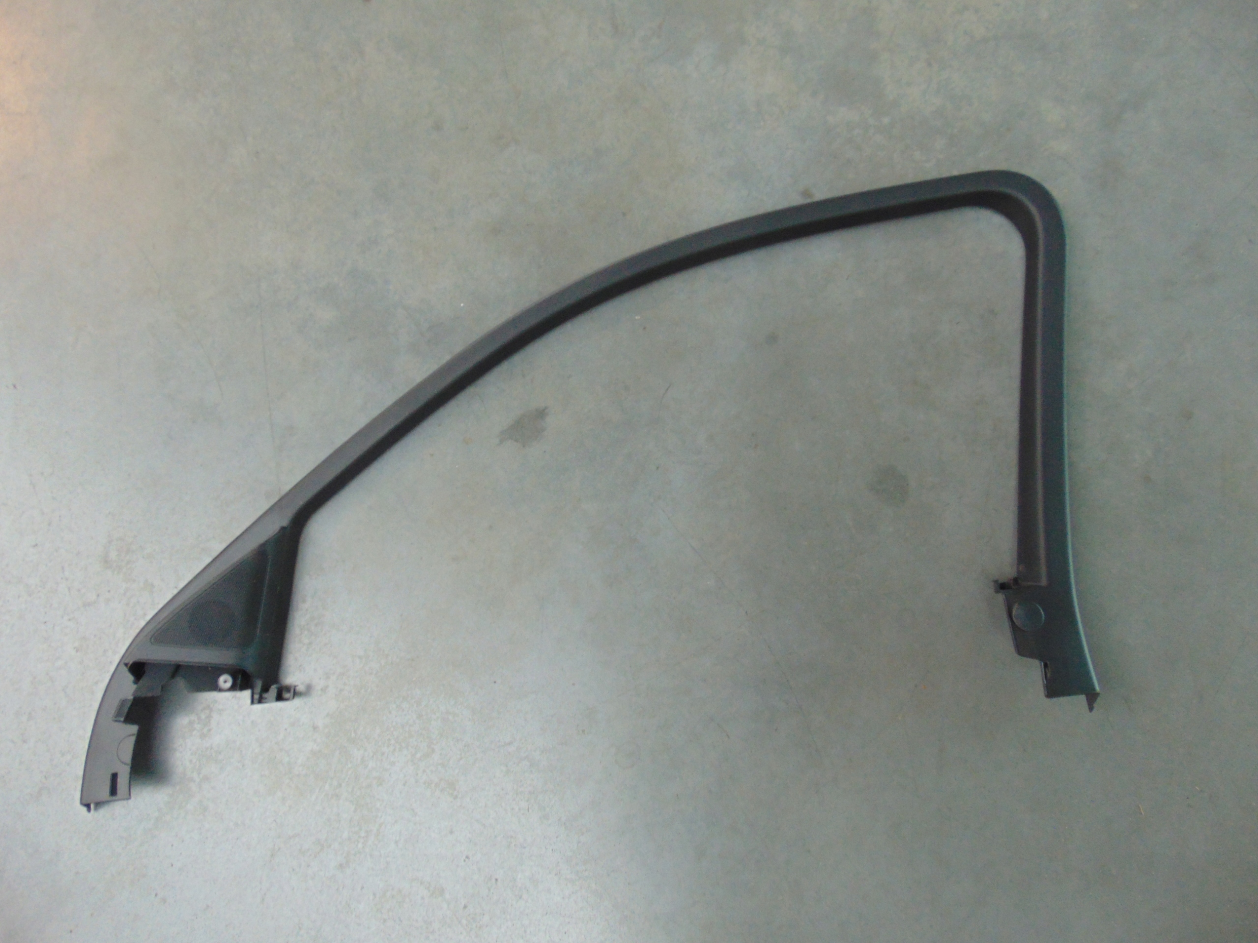 AUDI Q3 RAMKA OSŁONA DRZWI PRAWY PRZÓD