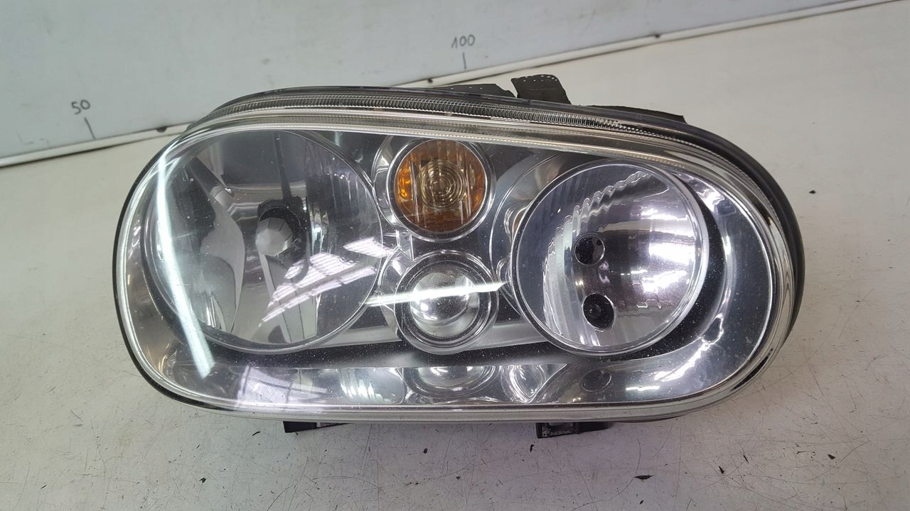 light front front right VW Golf IV