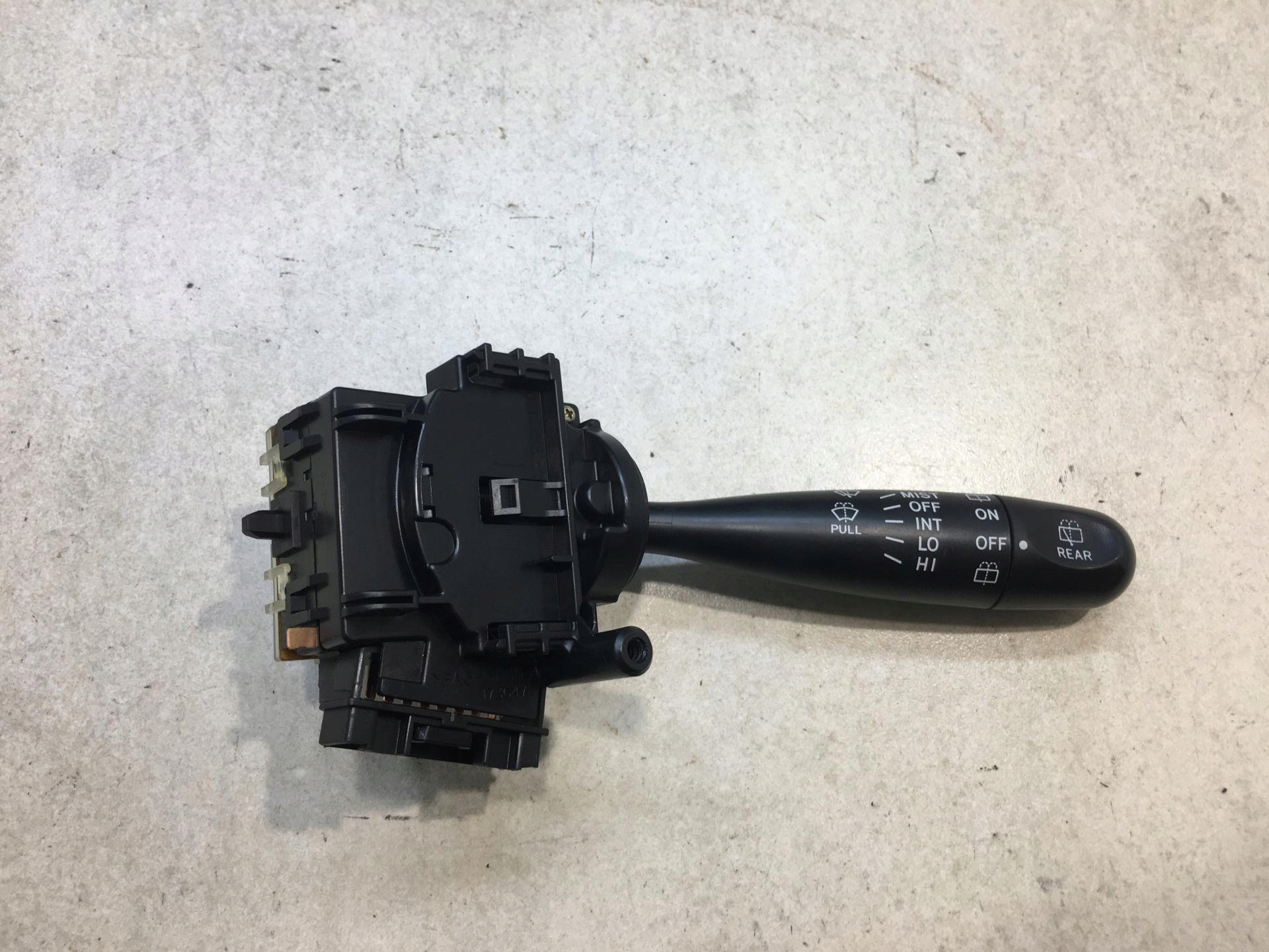 wiper control TOYOTA YARIS and 173647