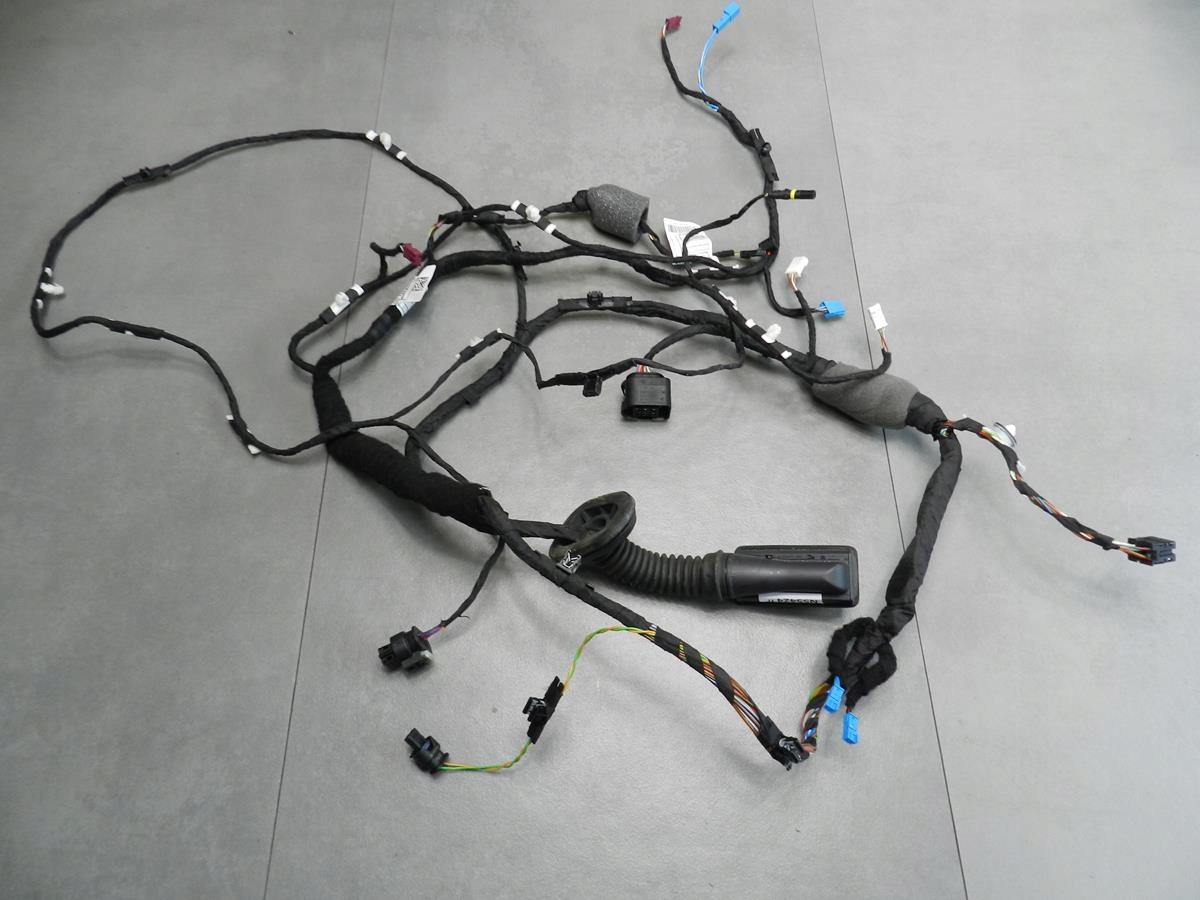 BMW 8 G15 bundle door right 7928101