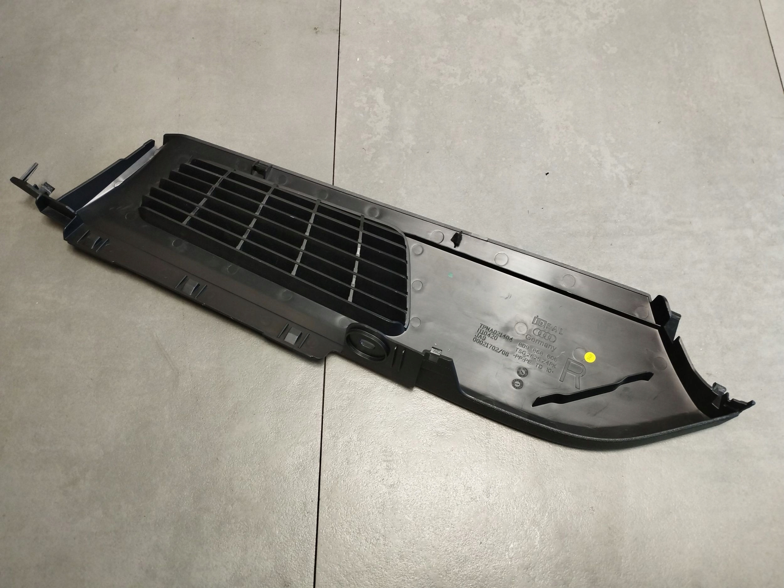 Audi A5 B10 cover windows right rear part 8B9868606
