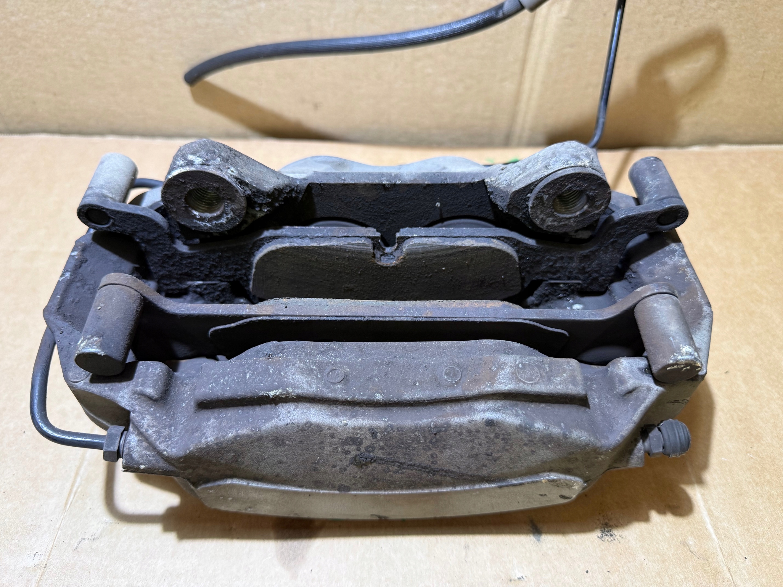 AUDI A6 C8 2.0 TDI caliper brake left front front 318MM 4K05AC