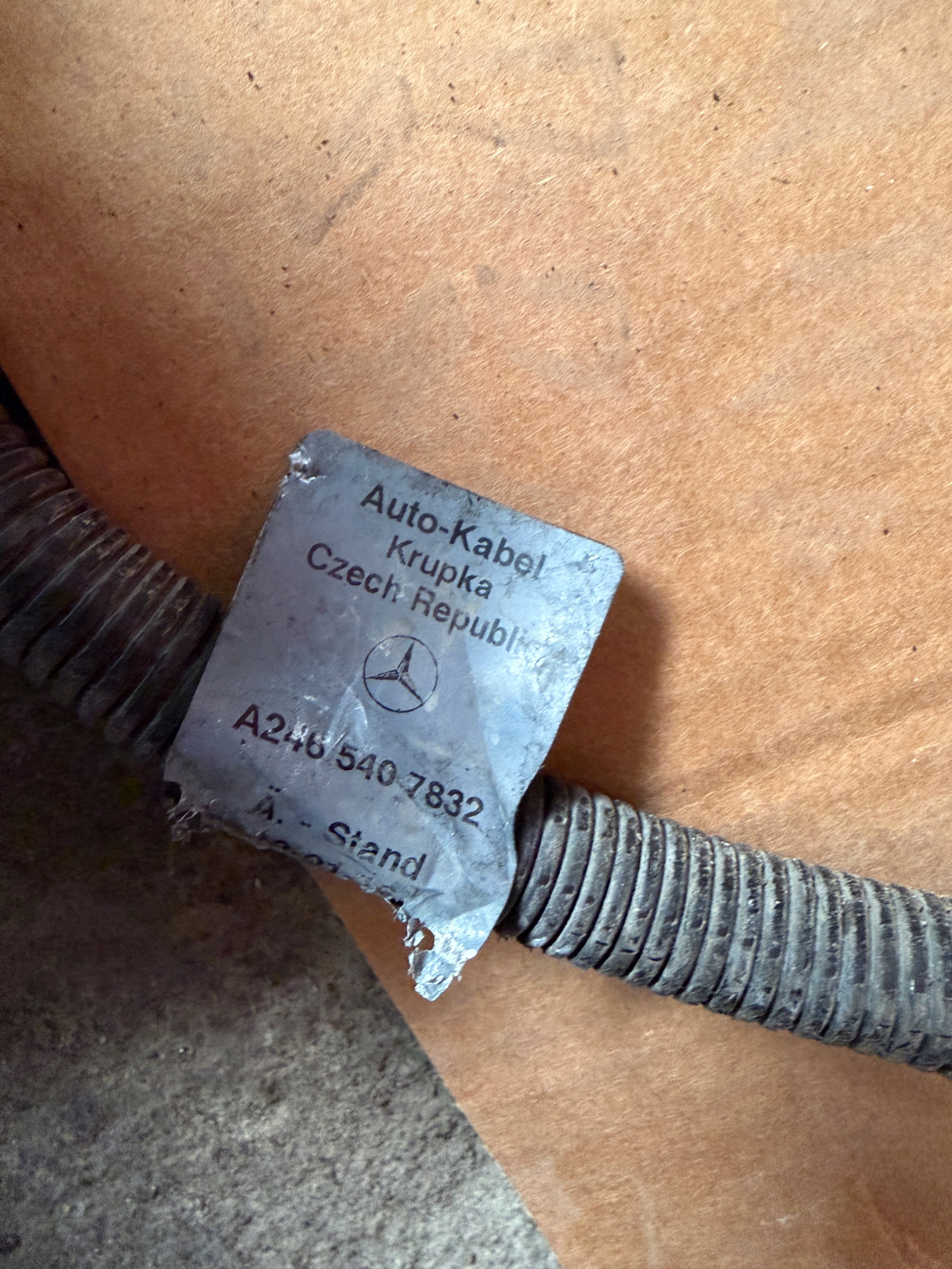 KLEMA PLUSOWA A2465407832 MERCEDES CLA C117 2.0 CGI 211 KM 13-16