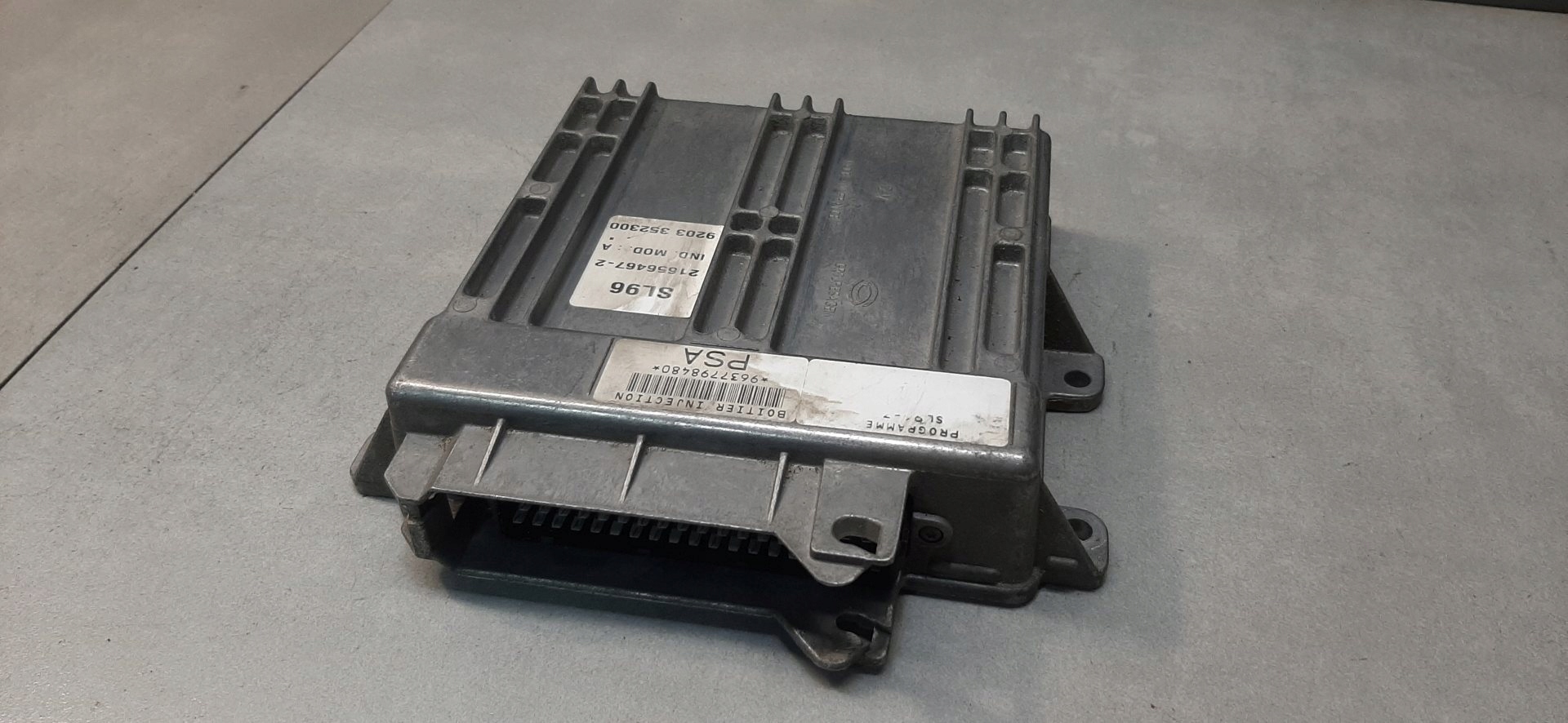 control unit of the engine PEUGEOT 306 1.8 9637798480