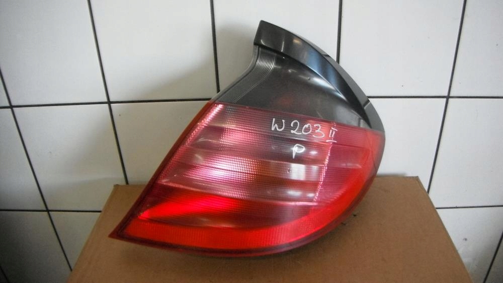 MERCEDES CL203 SPORTCOUPE 00- LAMPA PRAWA TYLNA
