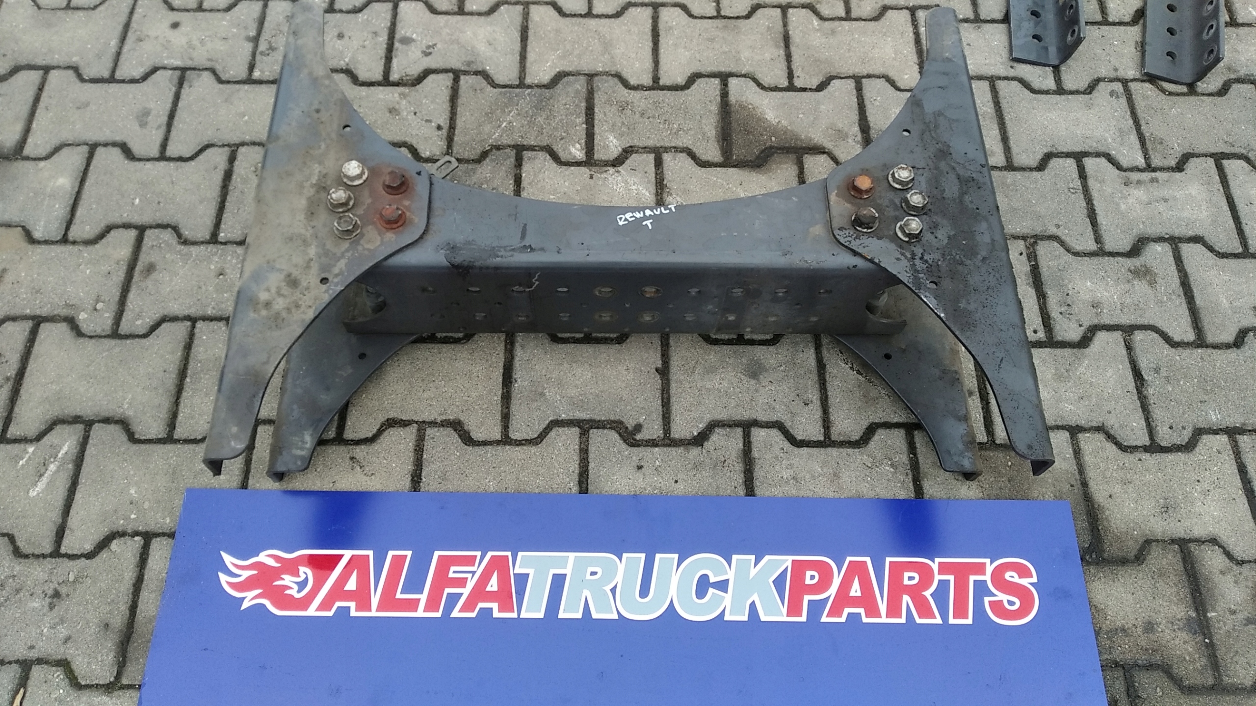 RENAULT T BELKA POPRZECZNA MOCOWANIE RAMY