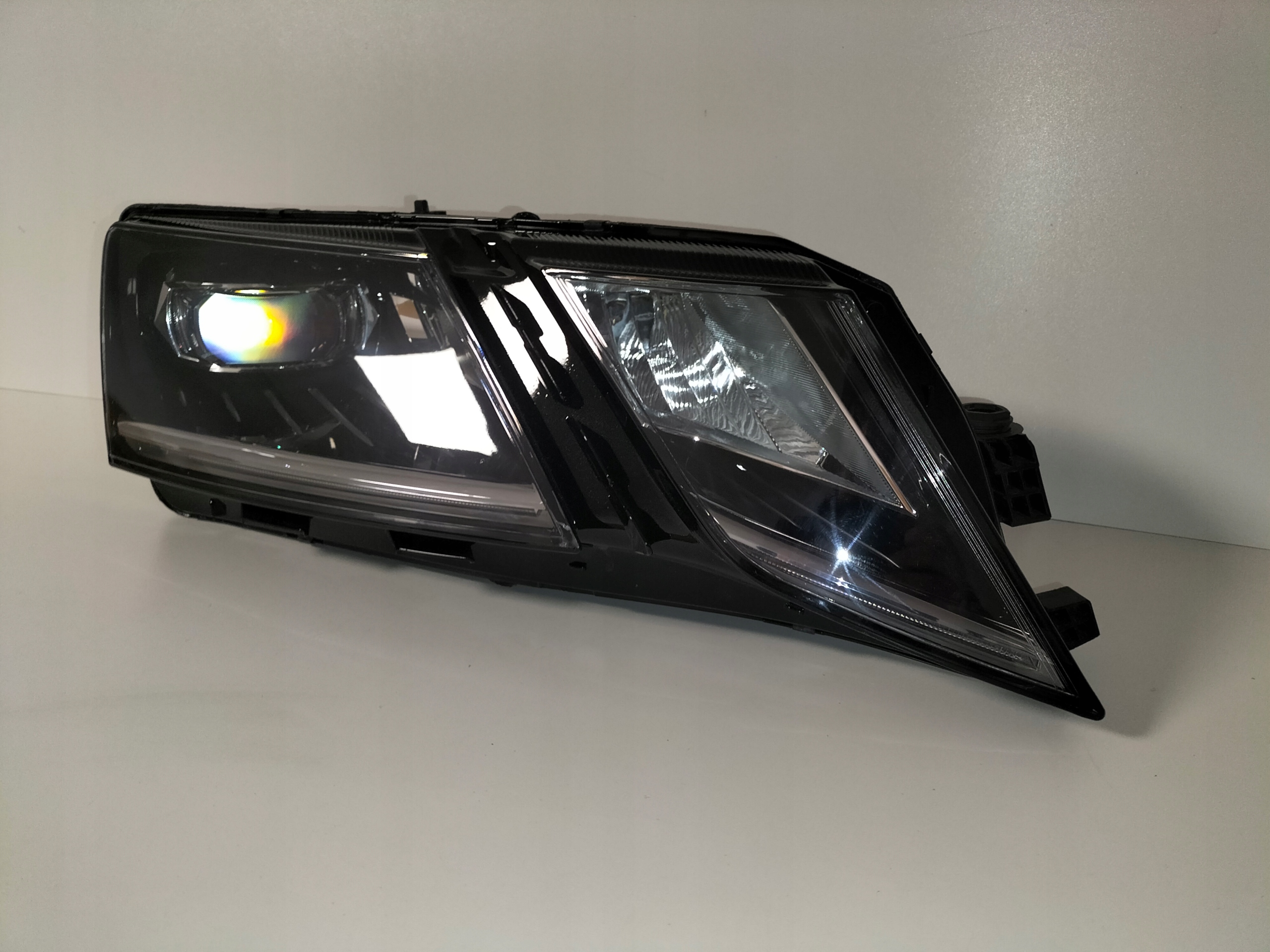 light front reflektor right SKODA OCTAVIA 3 III LIFT 17-20 FULL LED