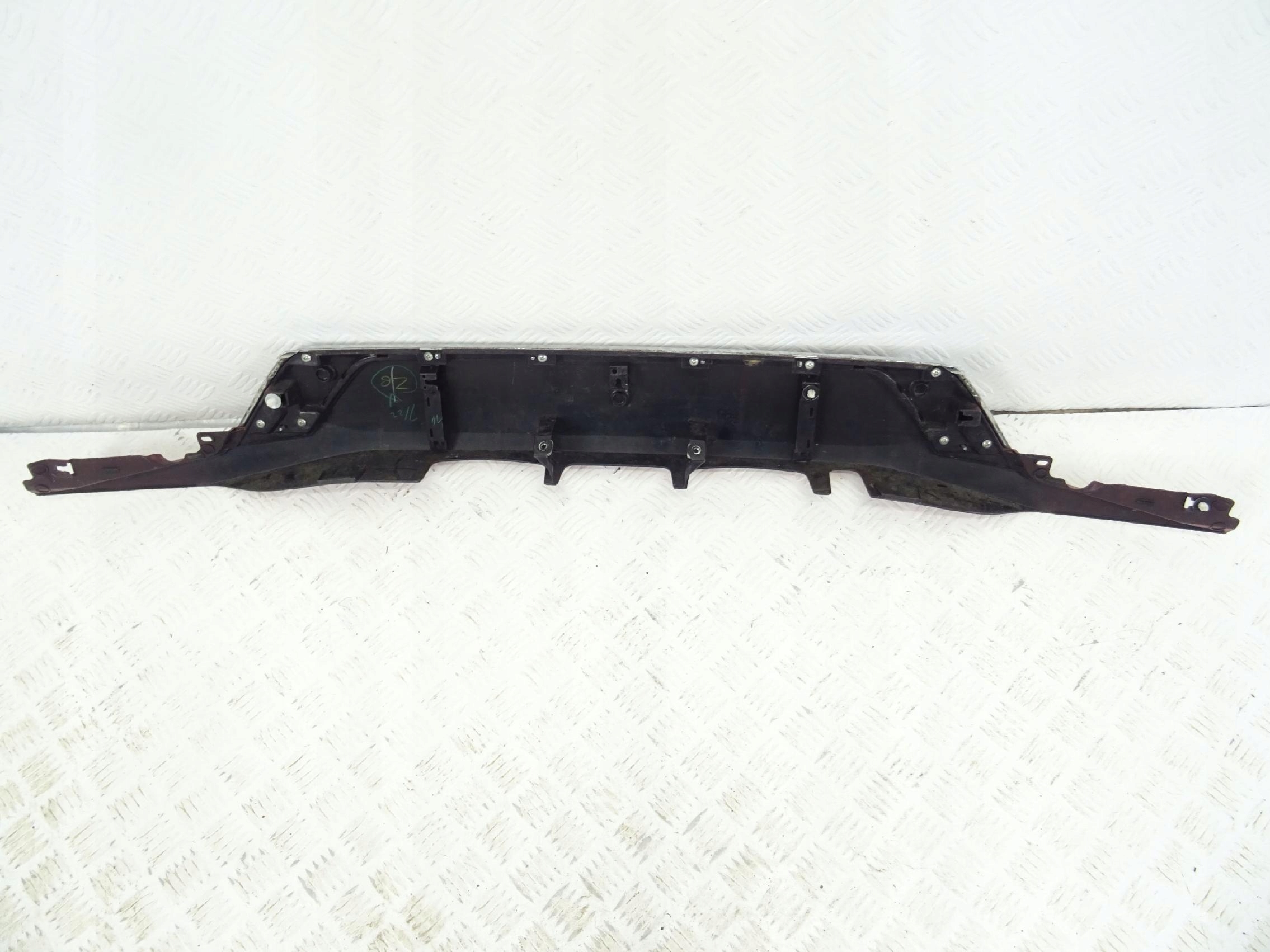 Mitsubishi Outlander III 3 LIFT cap bonnet rear part