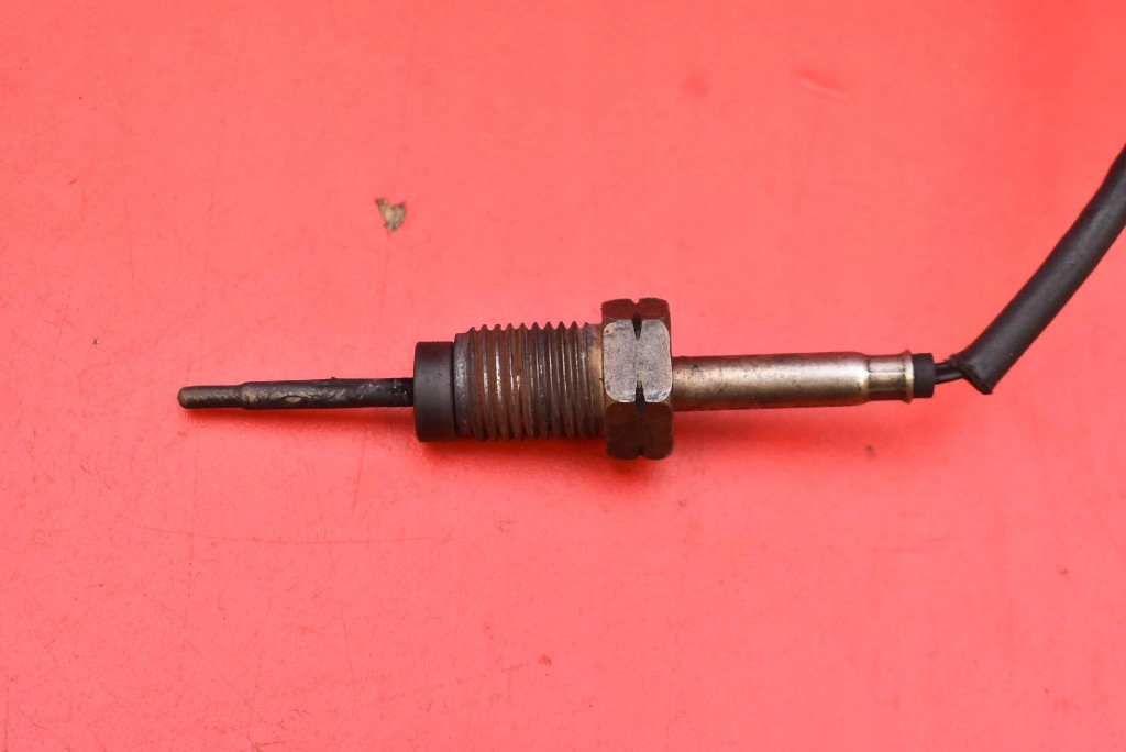 Sensor TEMPERATURY Gase 05L906088AQ AUDI A4 B8 2.0 TDI 143 KM 07-11