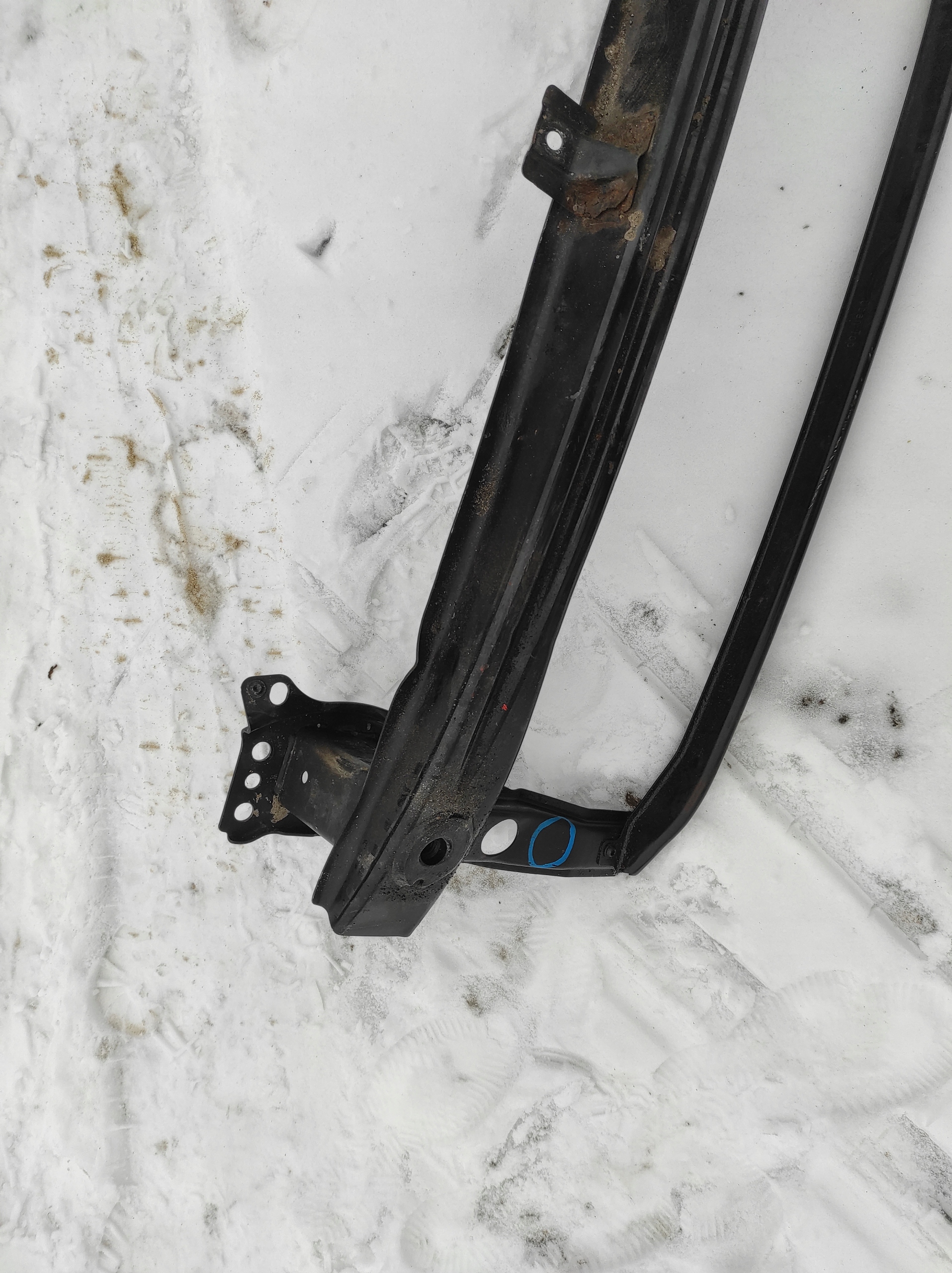 sider, pillar of a bumper front VW CADDY III EU