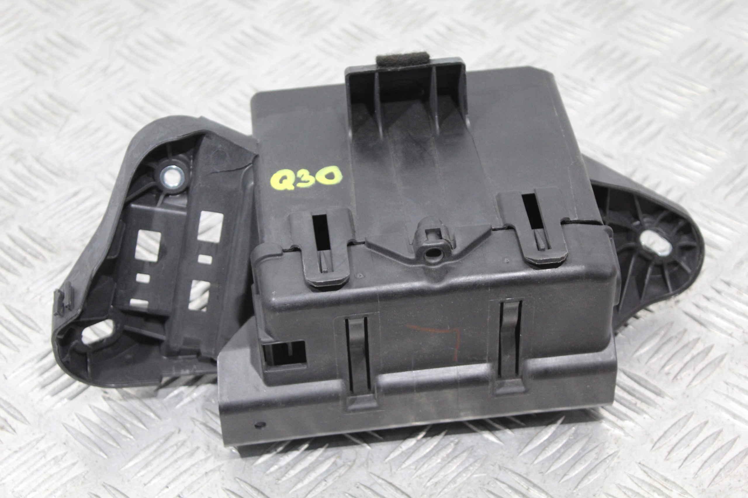 compartment cover INFINITI Q30 A2465450700