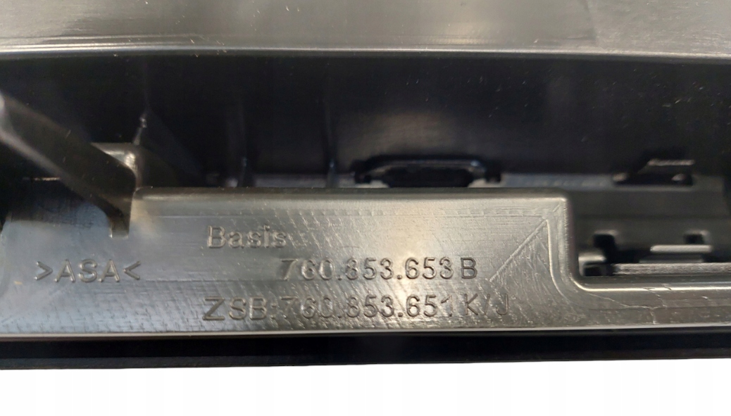 VW TOUAREG 17/24 ATRAPA GRILL 760853653B 760853651K NOWA EMBLEMAT 760853601 Typ samochodu Samochody ciężarowe Samochody dostawcze Samochody osobowe