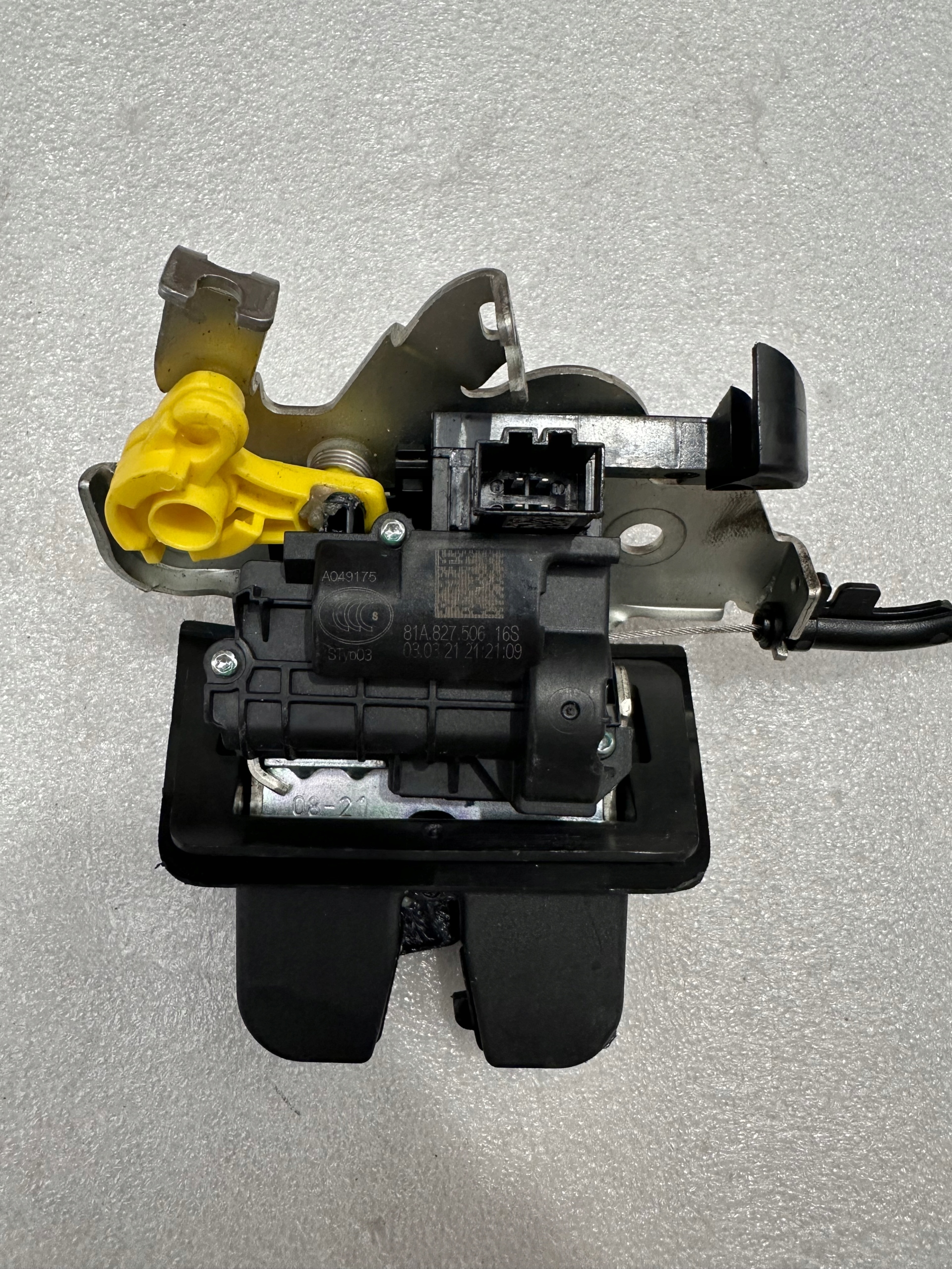 !ЗАМОК КРЫШКИ ЗАД. AUDI Q2 Q31a827506!