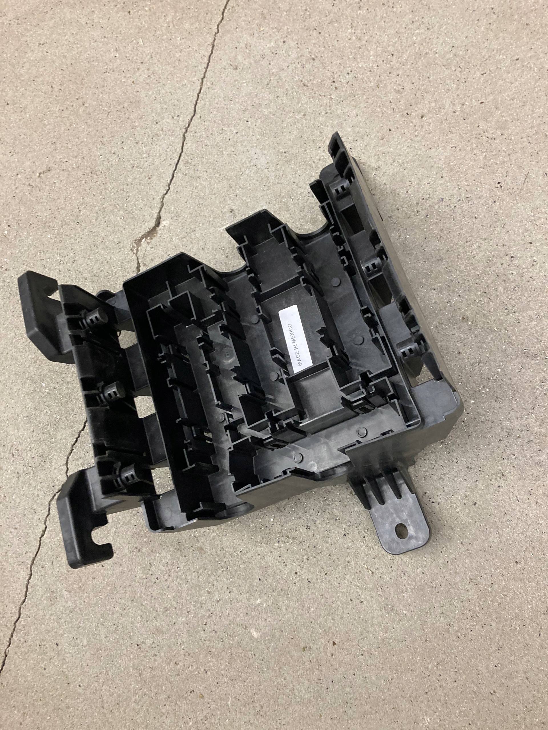 Chevrolet CAMARO 2016+ 16+ SKRZYNKA BEZPIECZNIKÓW