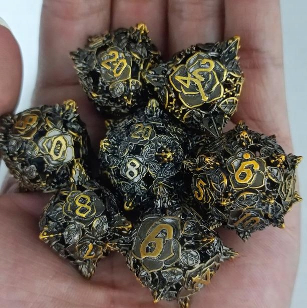 SKAMIENIAŁA RÓŻA ZESTAW 7 METALOWYCH KOŚCI RPG
