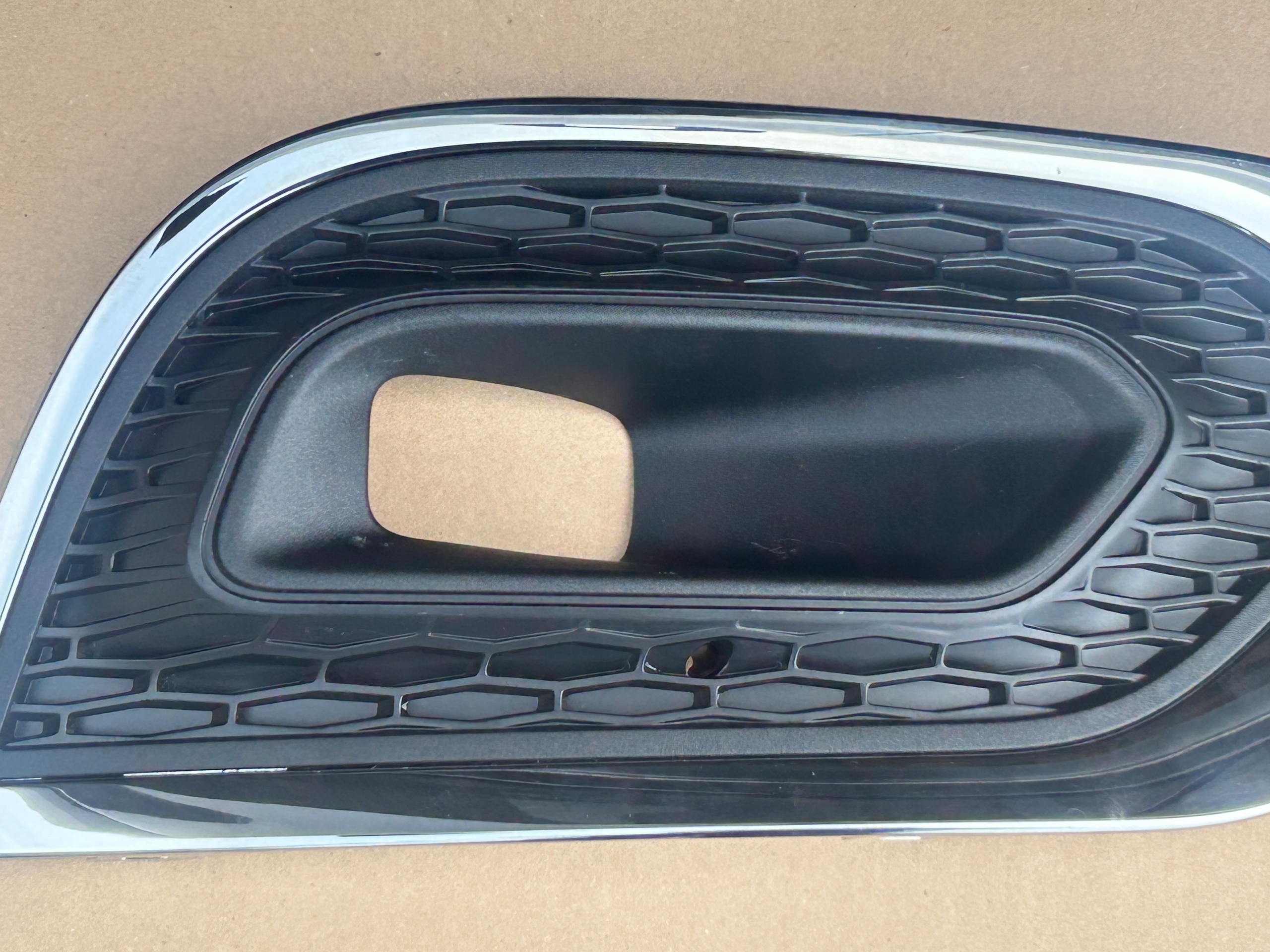 RENAULT KADJAR frame grid fog light right original 261A23692R