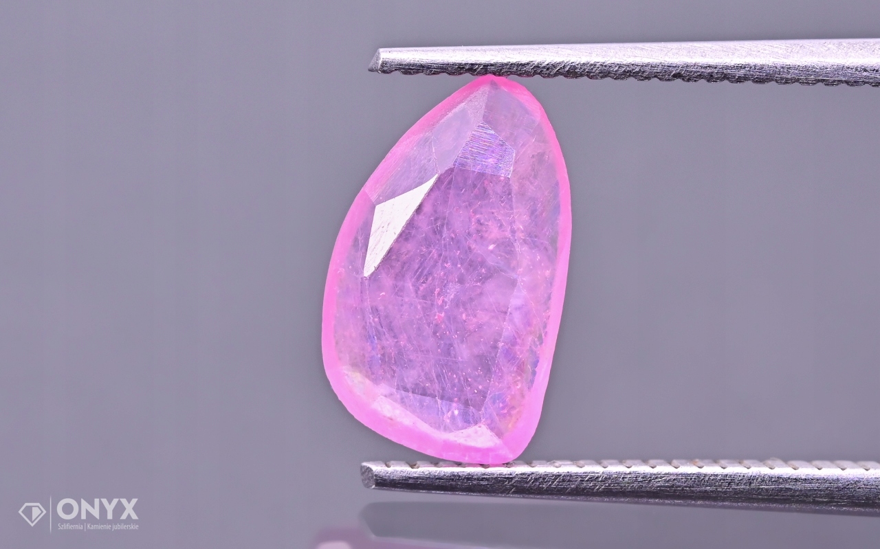 Turmalín nepravidelná fazetovaná rozeta 10x6 mm