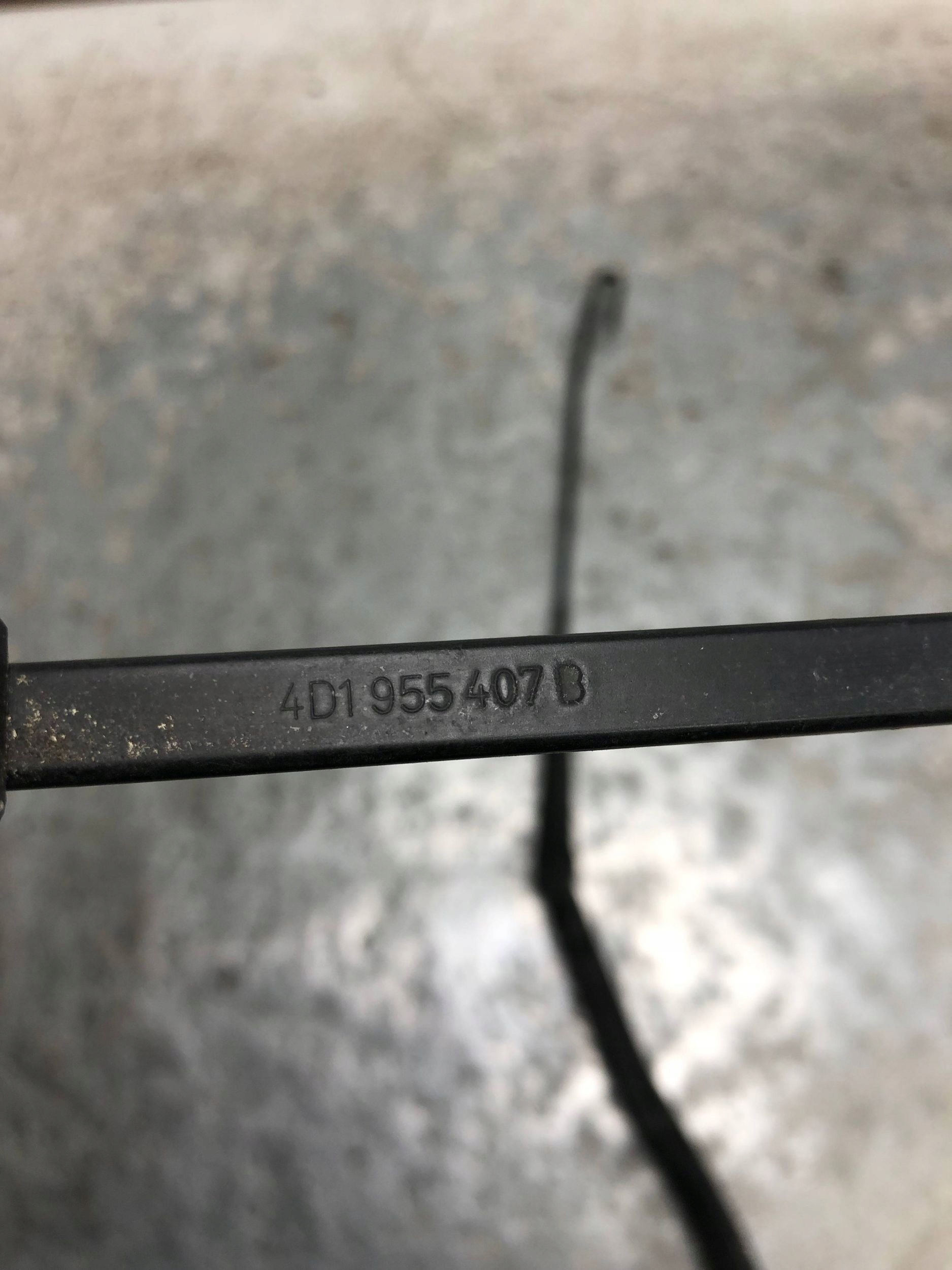 wiper arms AUDI A8 D2 4D1955407B 4D1955408B