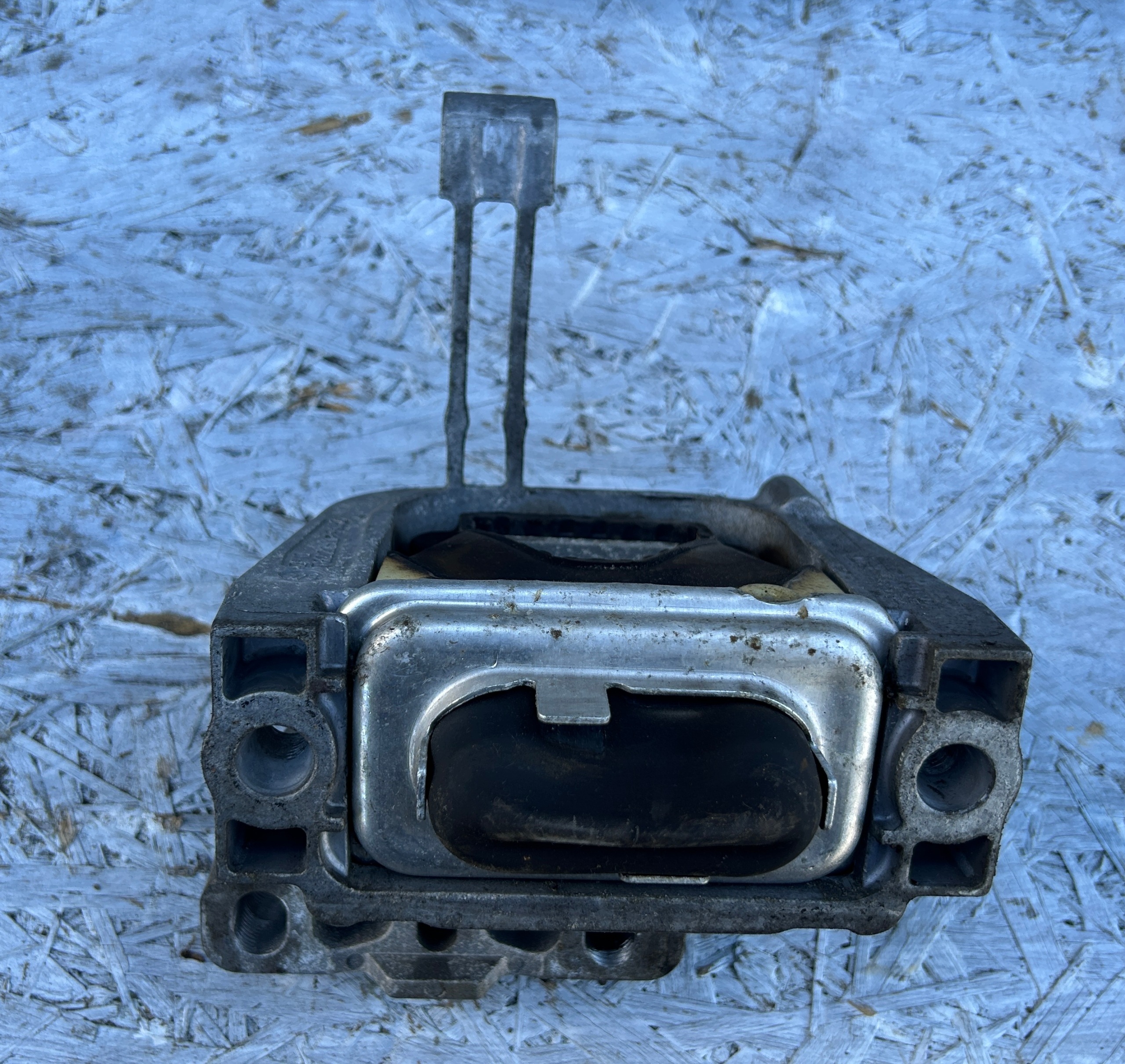 holder engine mount VW PASSAT B8 2.0 TDI 14- 3Q0199262J