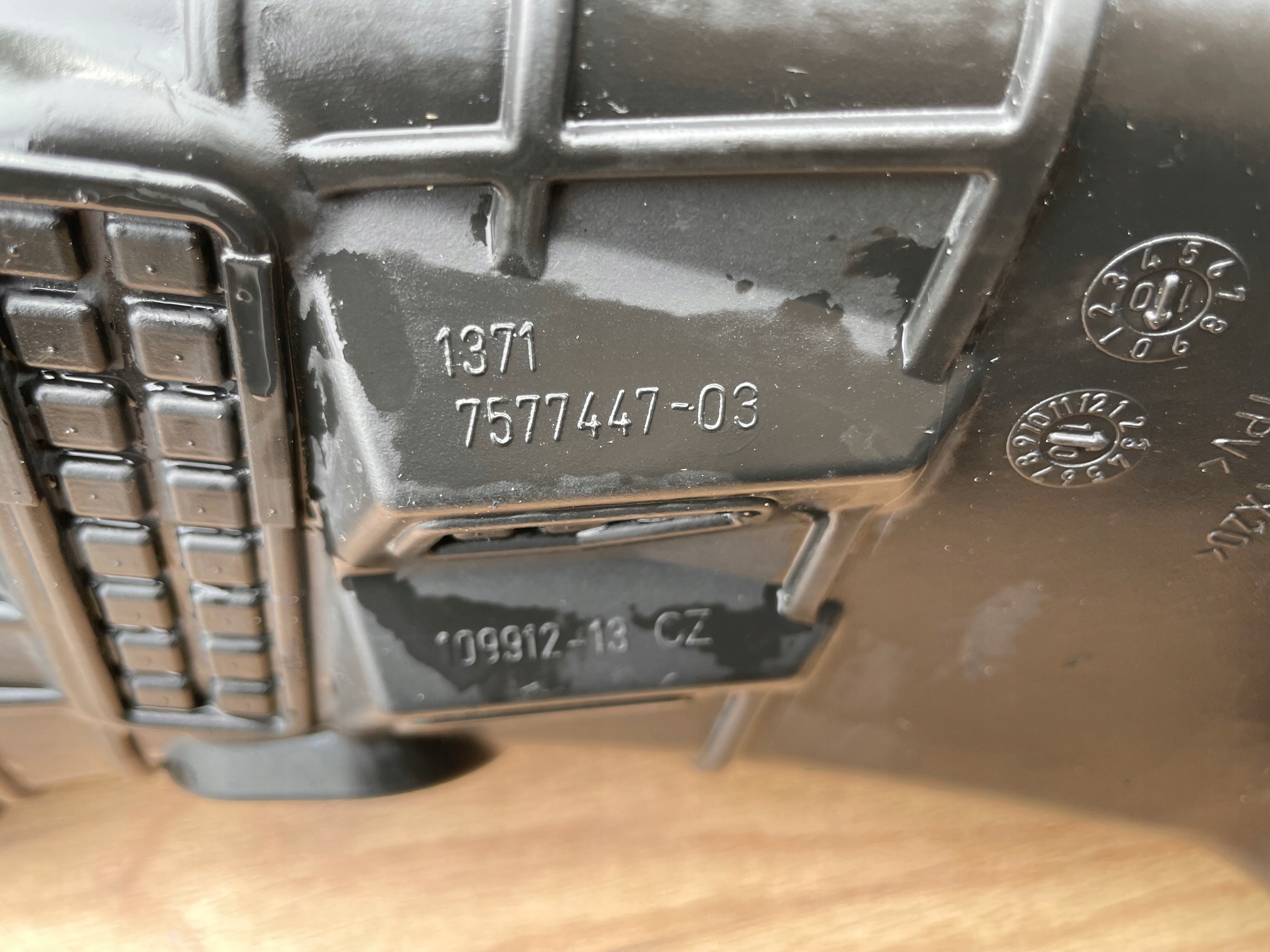 drain intake air BMW X5 E70 X6 E71 7577447