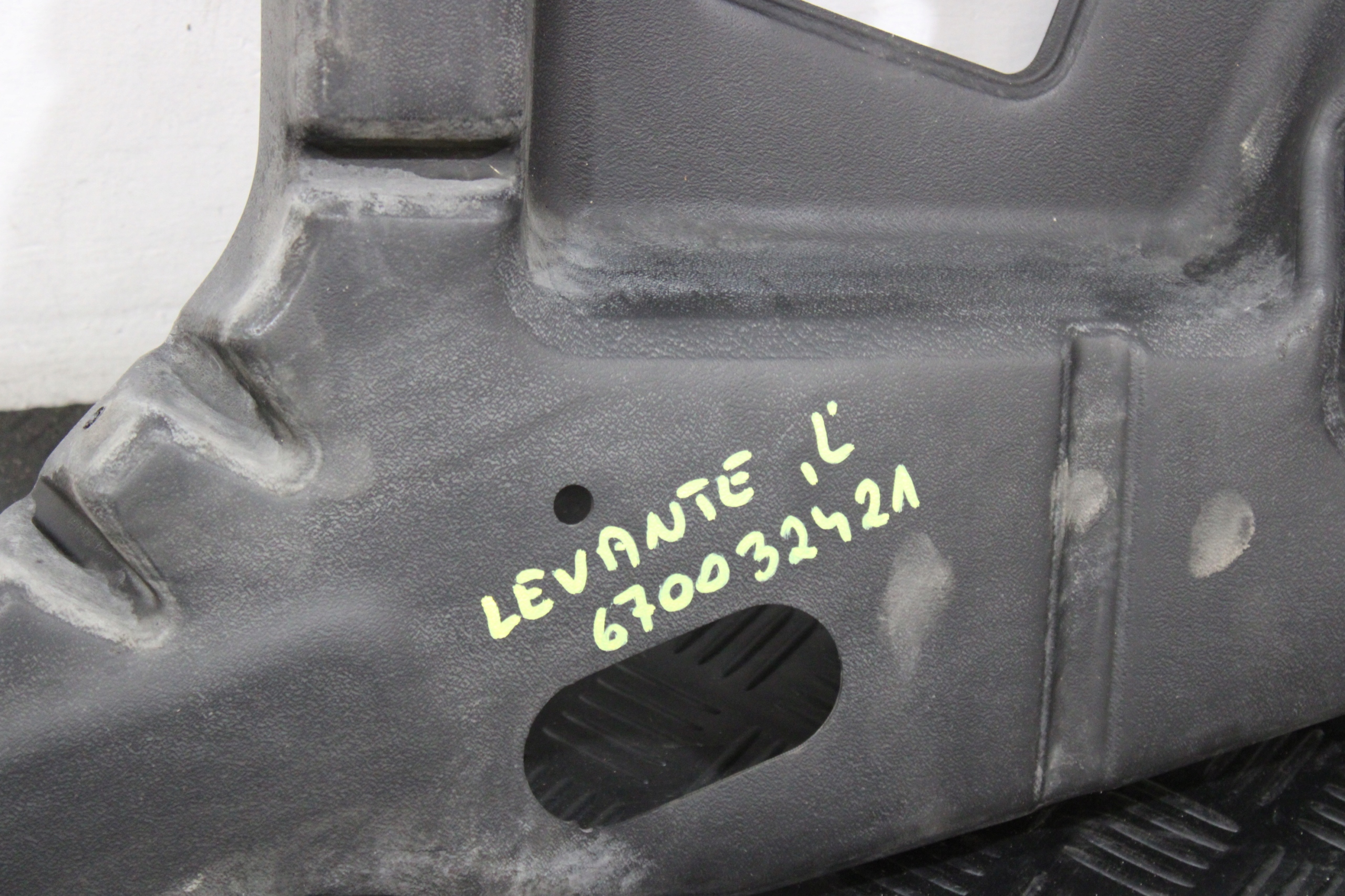 abdeckung Blende Abdeckung Unterfahrschutz links 670032421 MASERATI LEVANTE M161