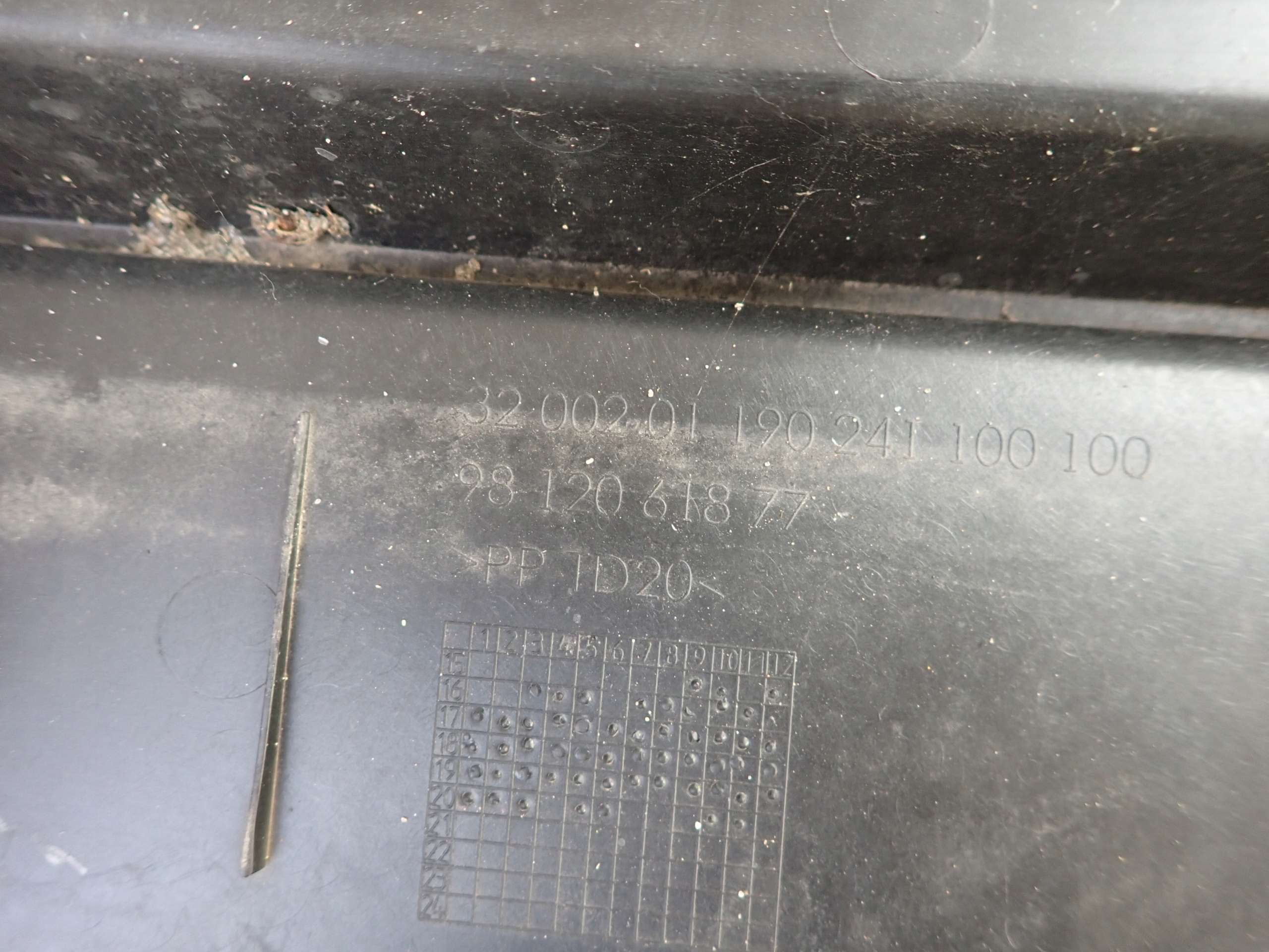 CITROEN C3 III 16- grid central of a bumper front