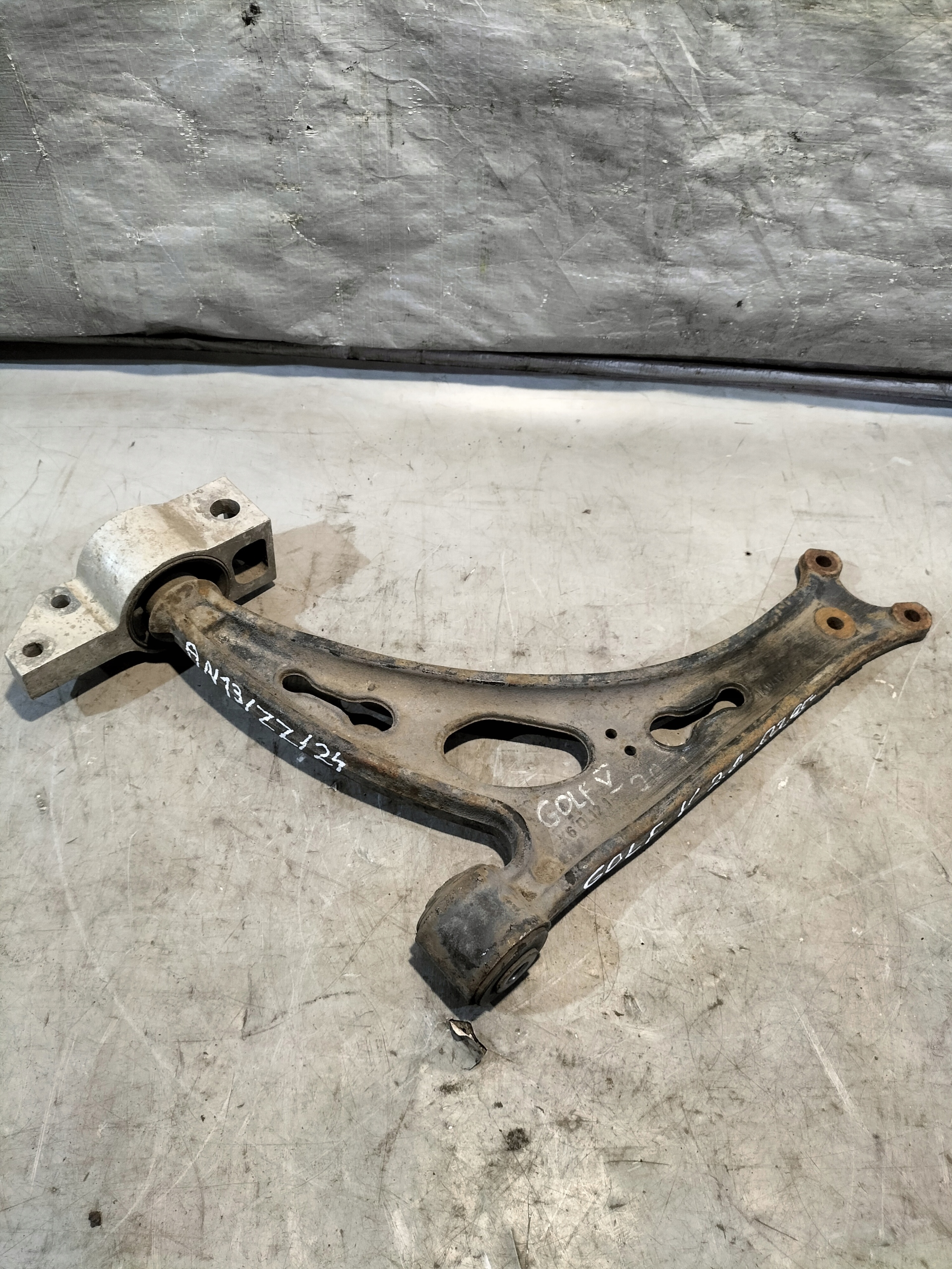 arm front right VW GOLF plus V 04-13 2.0TDI