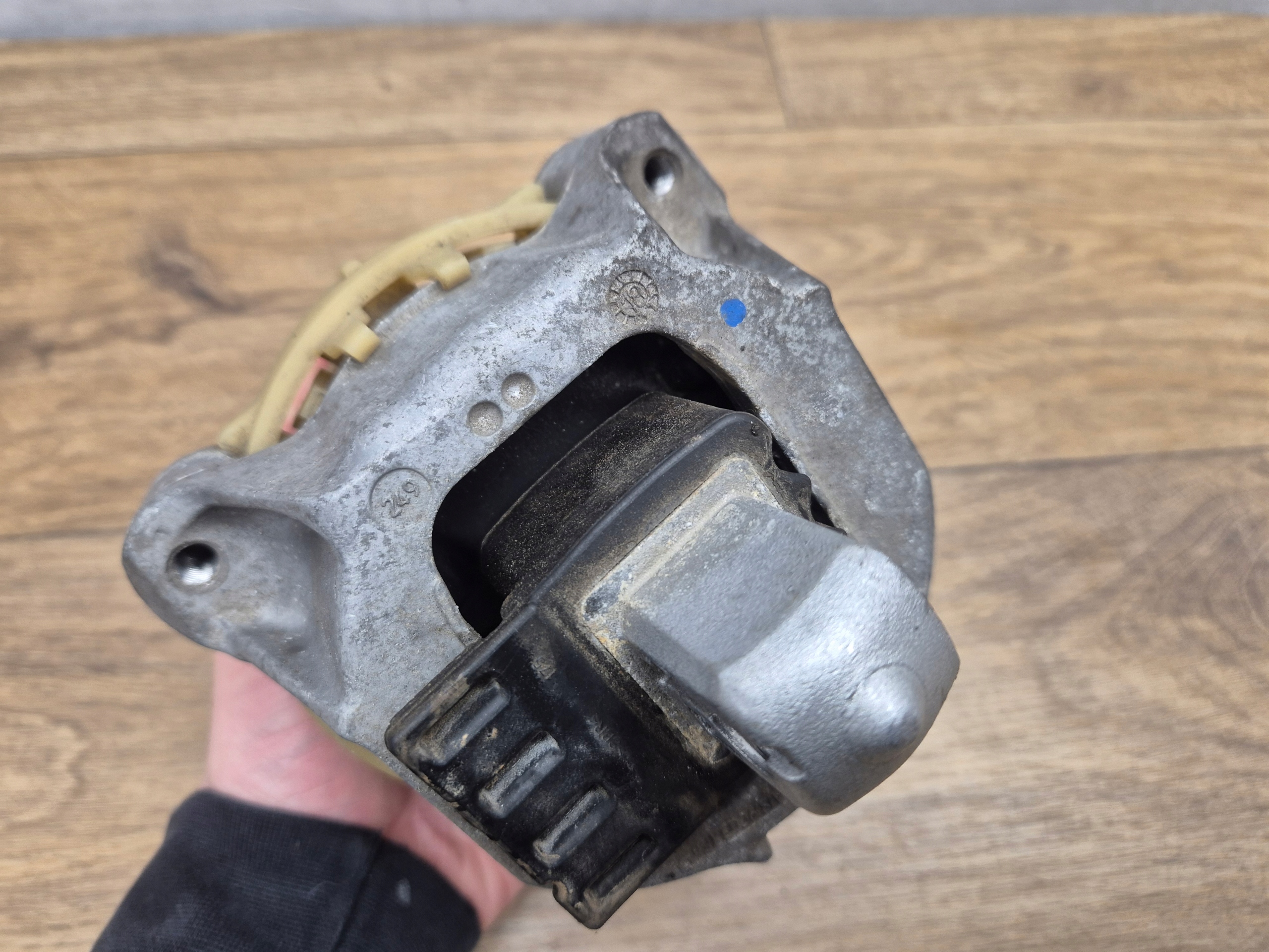 BMW G30 530e G11 G12 740e left engine mount B48 holder holder 6860491