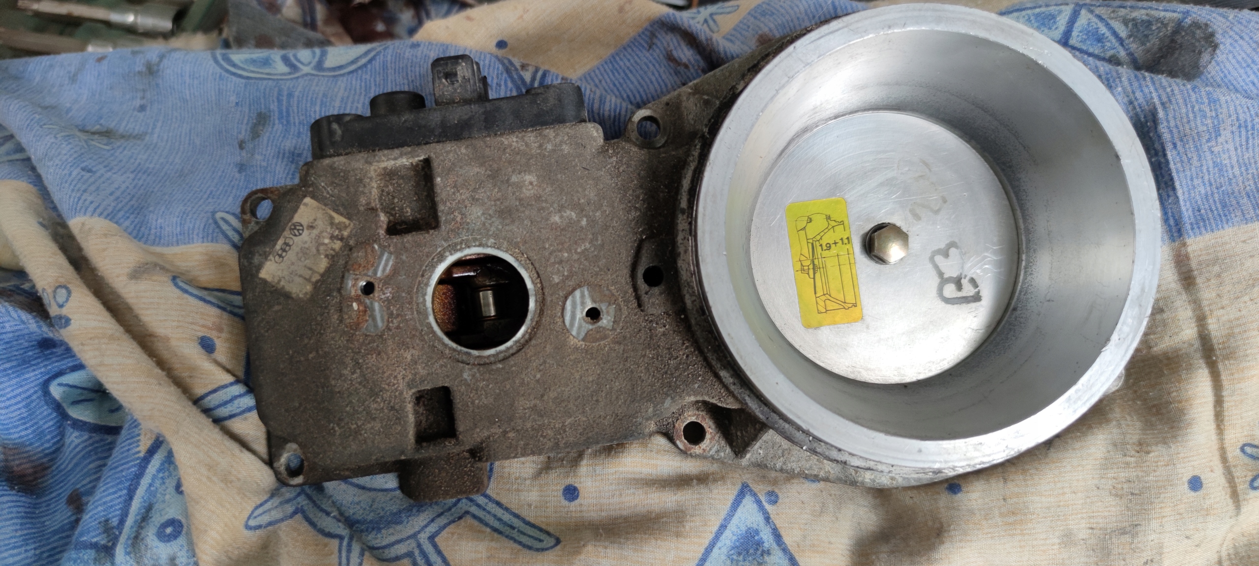 051133353A 0438121089 - РАСХОДОМЕР AUDI 80 2.0 026133353D 0438121070