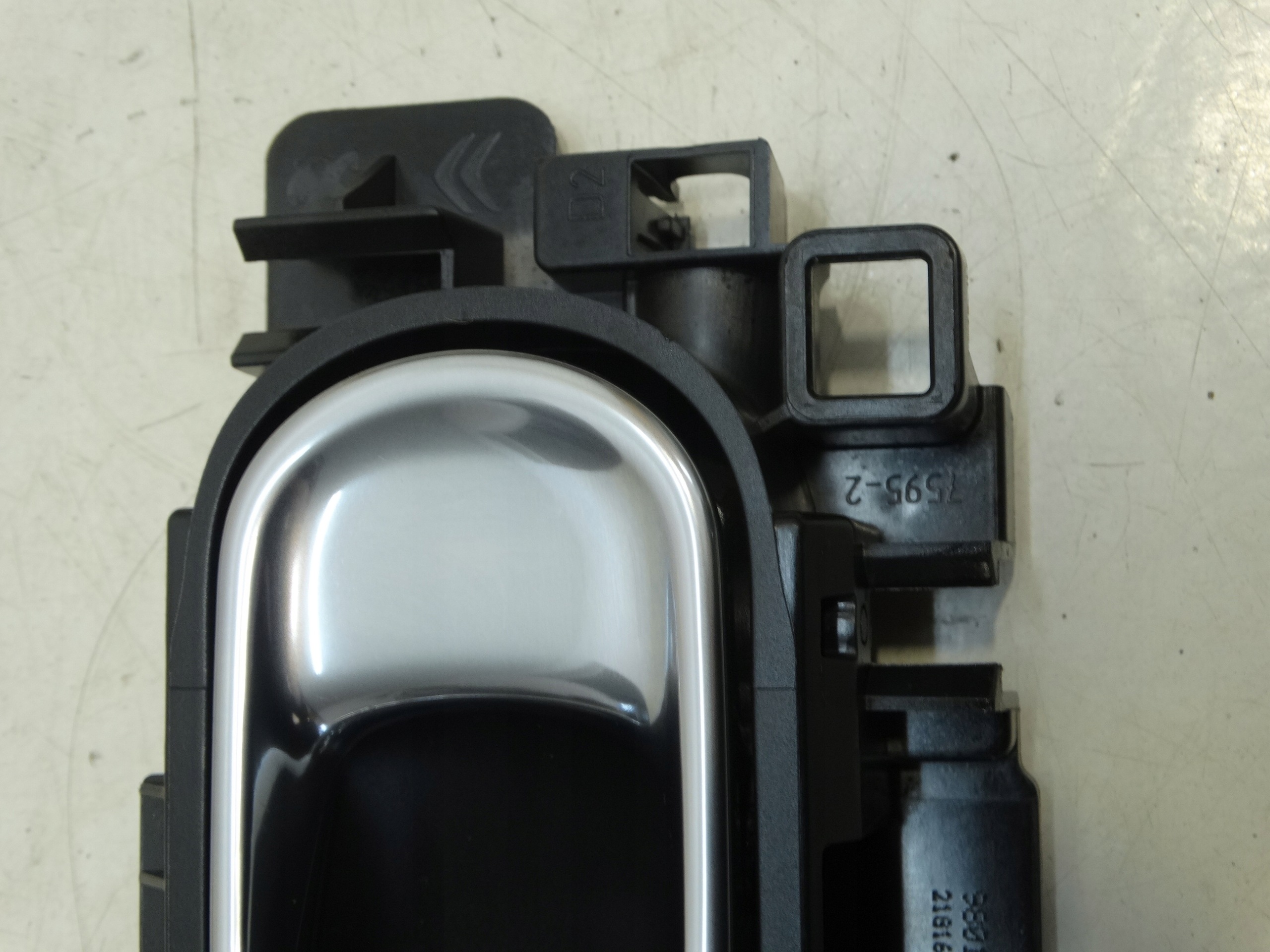 handle inner right front rear part CITROEN C4 CACTUS 16R. 98012885VV