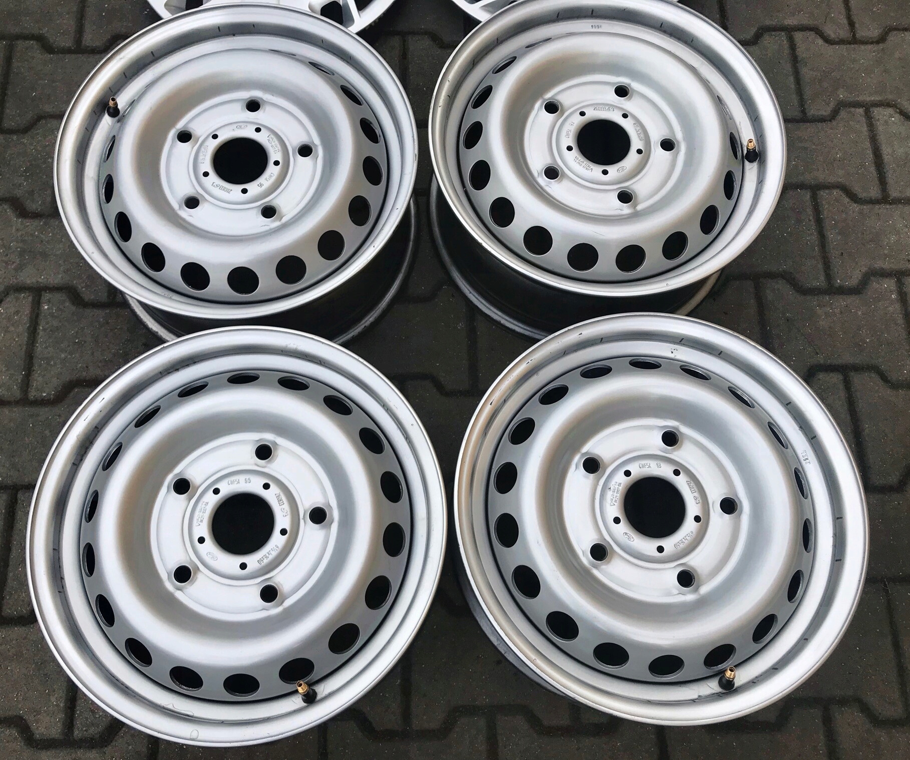 Felgi FORD Transit + KOŁPAK + CZUJNIK TPMS Kod producenta 9118