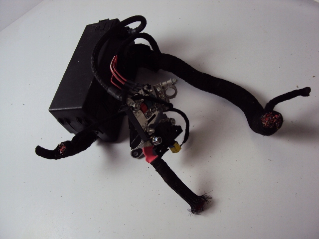 КОРОБКА BEZPIECZNIKOW MASERATI LEVANTE 2016-