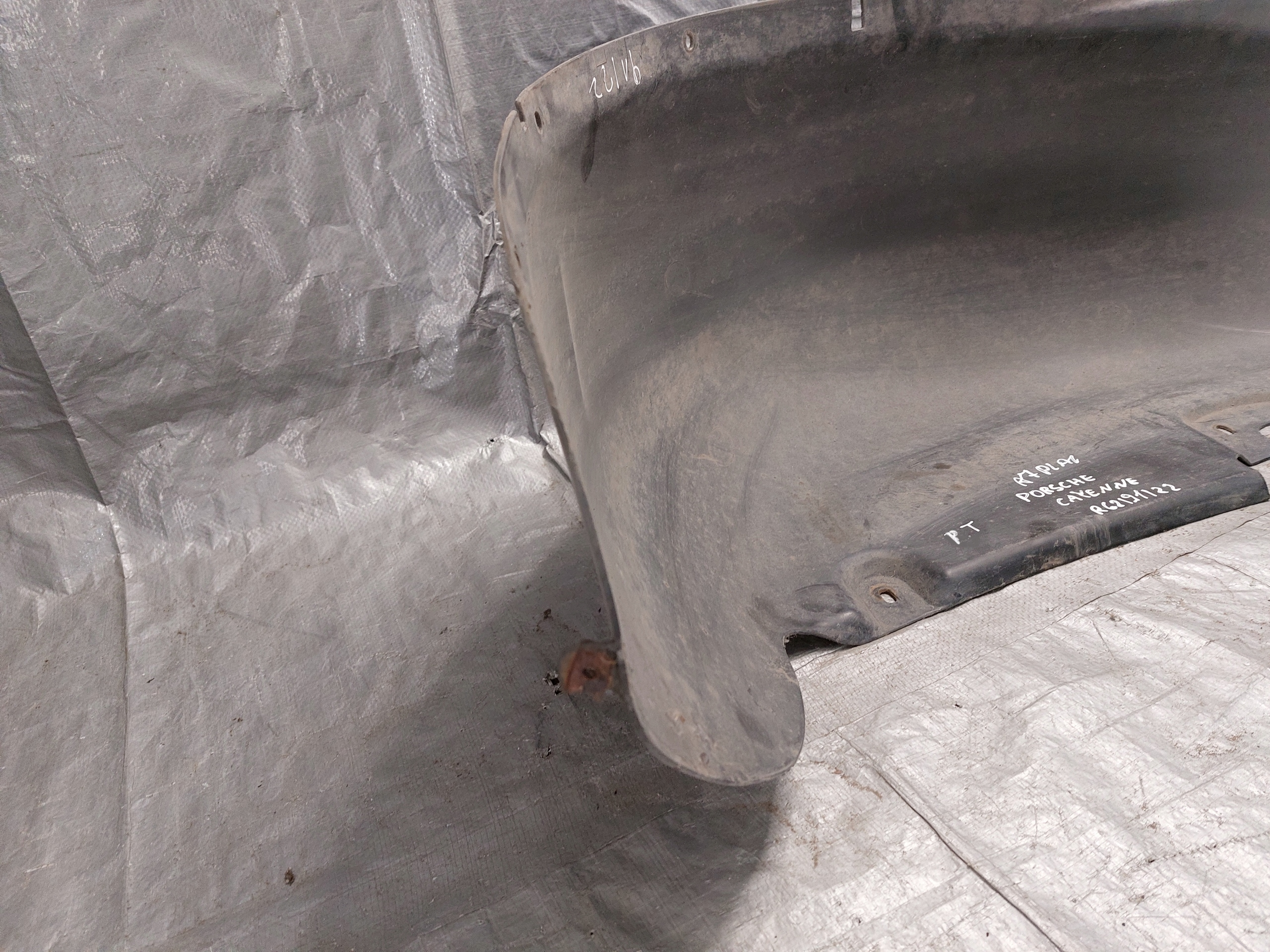 mudguard right rear. PORSCHE CAYENNE and