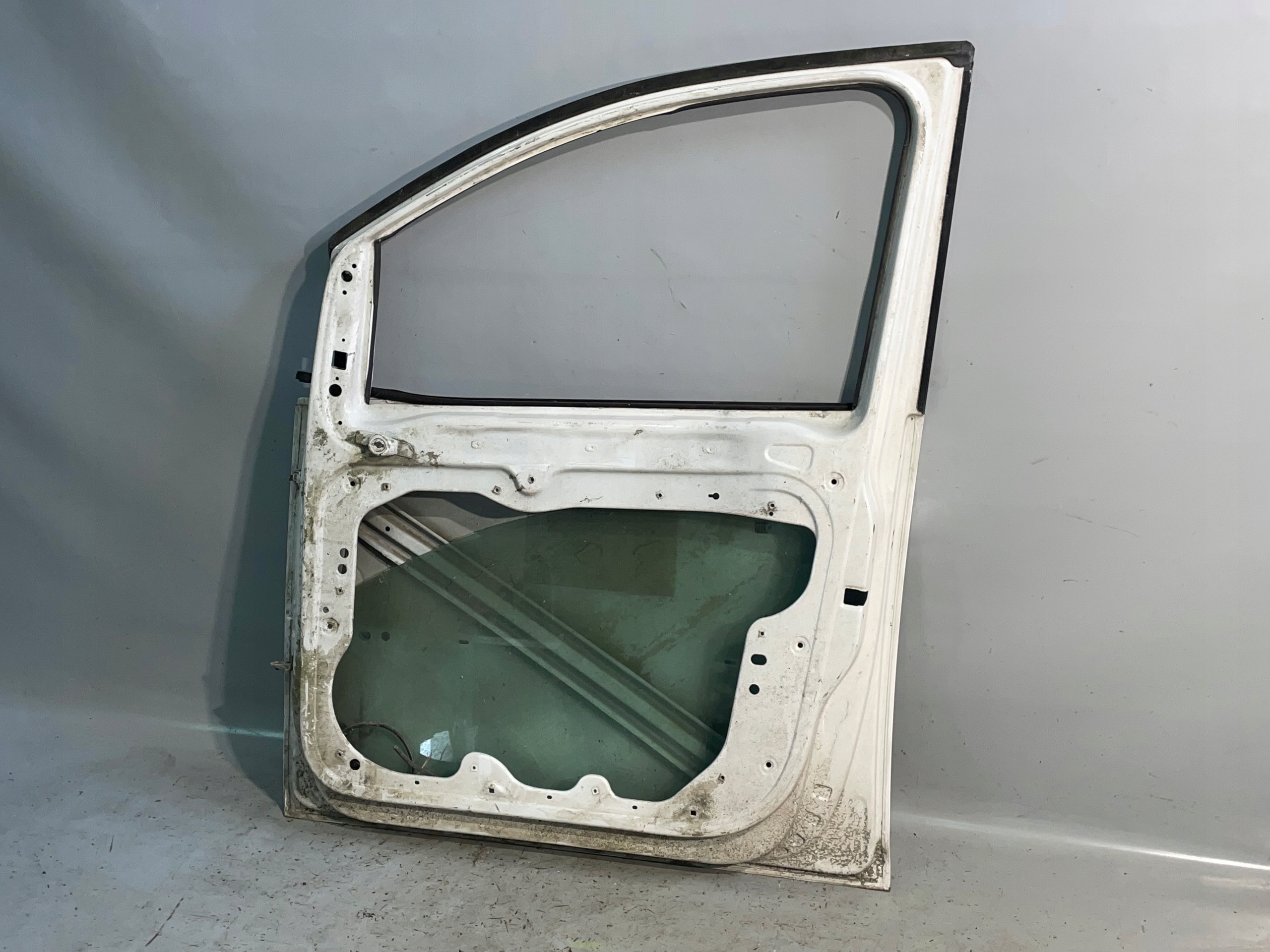 VW TOURAN door right front front BIALE unprotected EUROPA