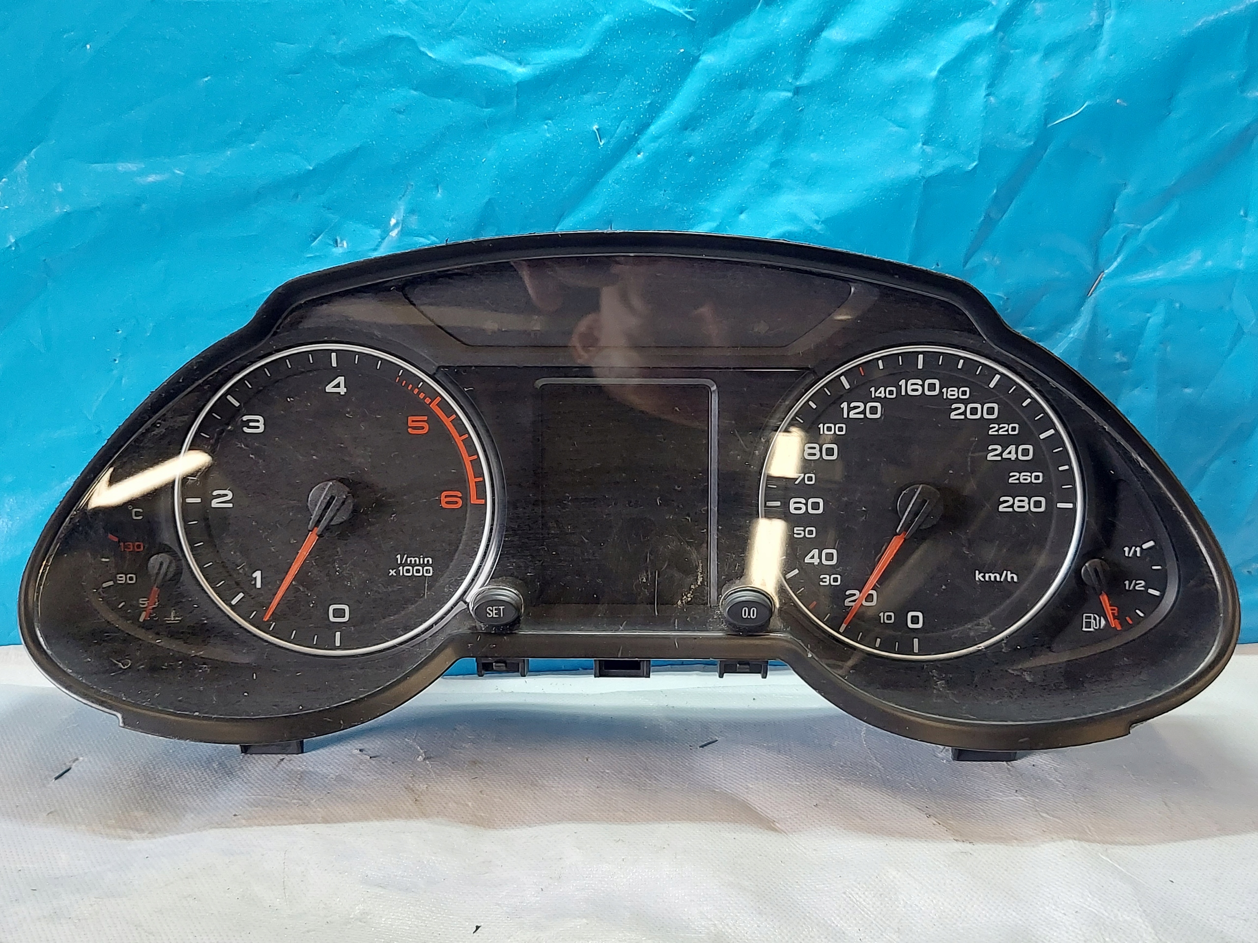 dials clock AUDI Q5 8R 2.0 TDI 8R0920931B
