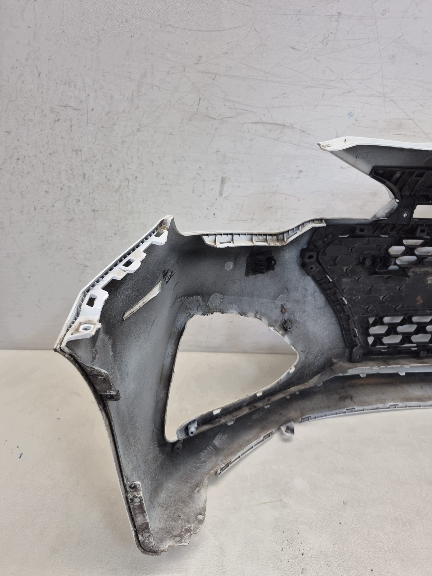 HYUNDAI I20 II 2 LIFT 18- bumper front front grid 86569-C8BA0