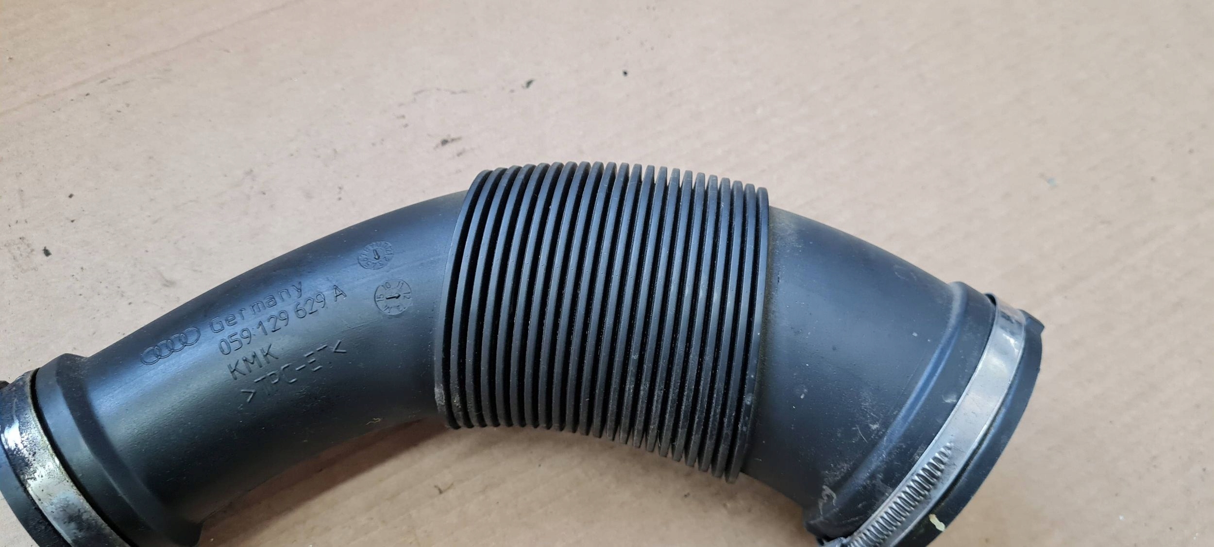A5 8T LIFT pipe air SSACA 3.0 TDI 059129629A A4 B8 LIFT Q5 8R A6 C7