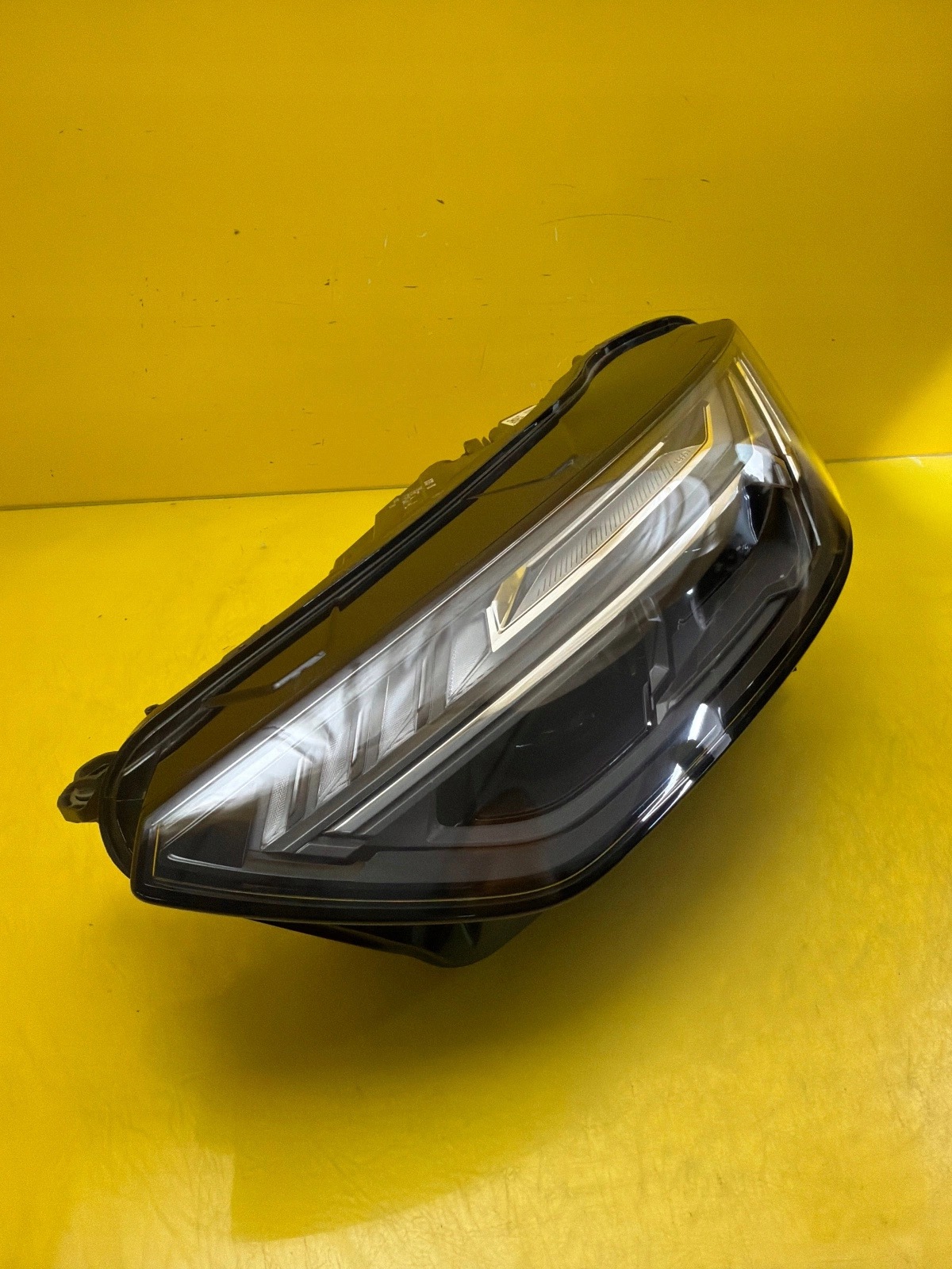 light left Audi Q5 SQ5 80A Lift Matrix 80A941035E