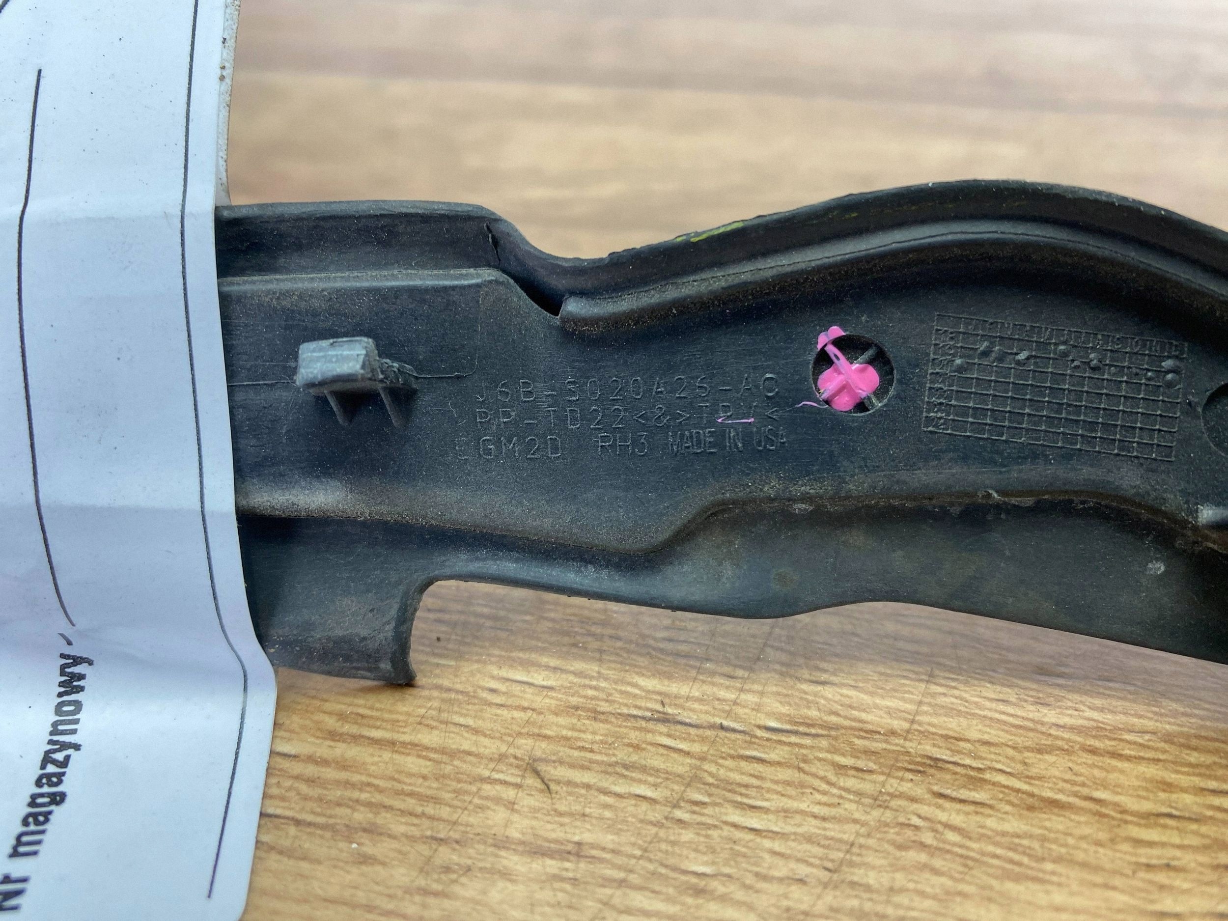 moulding under the window right Ford Escape IV 2020+