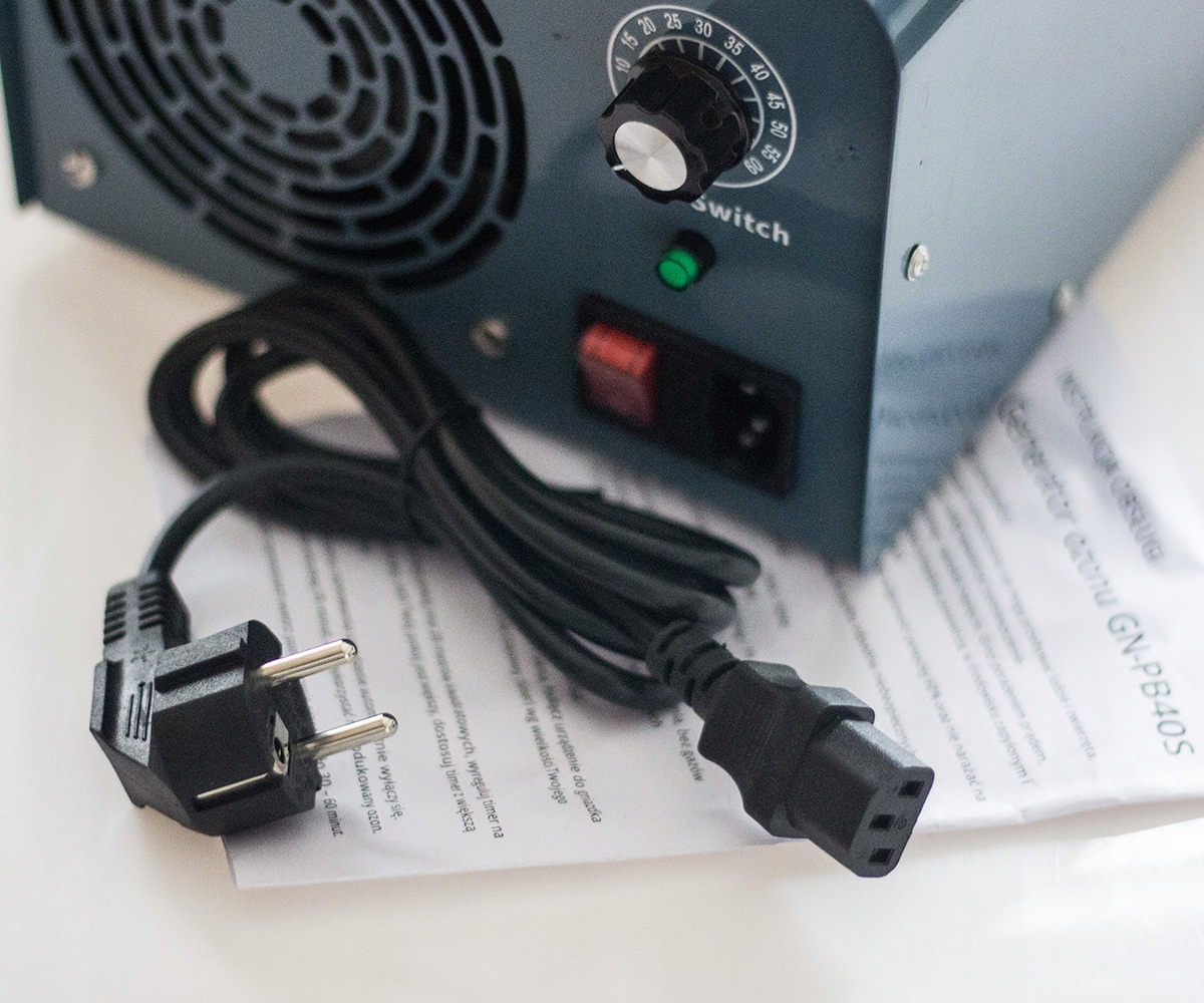 OZONATOR GENERATOR OZONU OCZYSZCZACZ POWIETRZA 40 G/H MOCNY 40000 mg/h Waga produktu z opakowaniem jednostkowym 2.13 kg