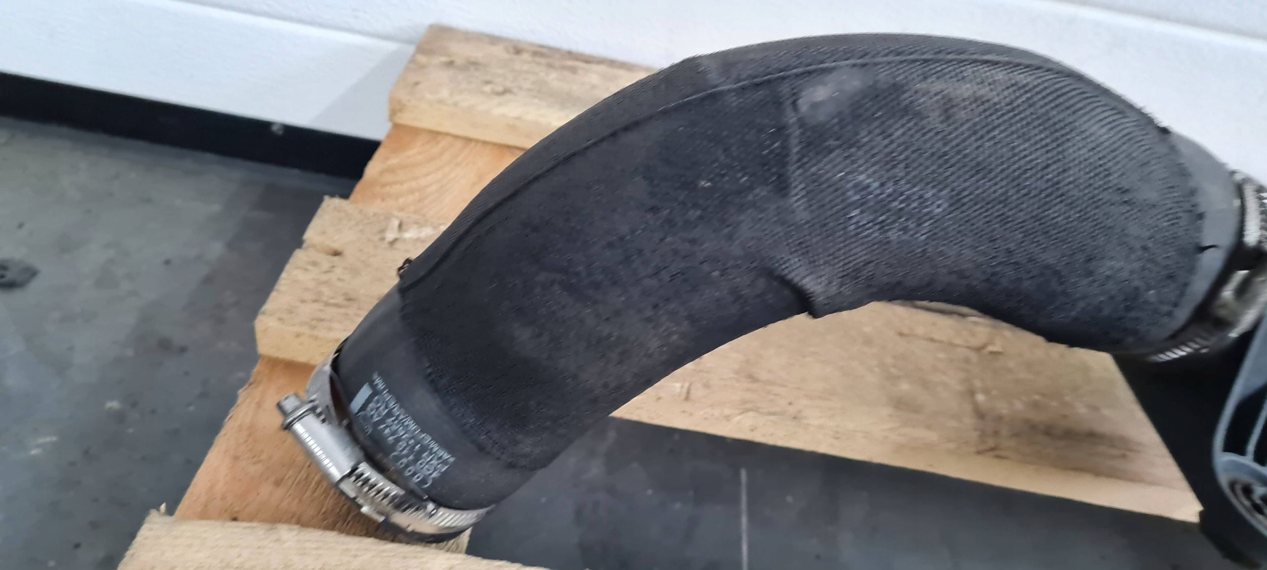 A7 4G prijenos cijev interkulera 3.0 TDI 4G0145673R A6 C7 4G