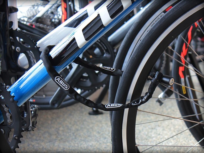 ZAPIĘCIE ŁAŃCUCH Z ZAMKIEM 110cm ABUS 1500/110 WEB NA KLUCZ / POMARAŃCZOWE Marka Abus