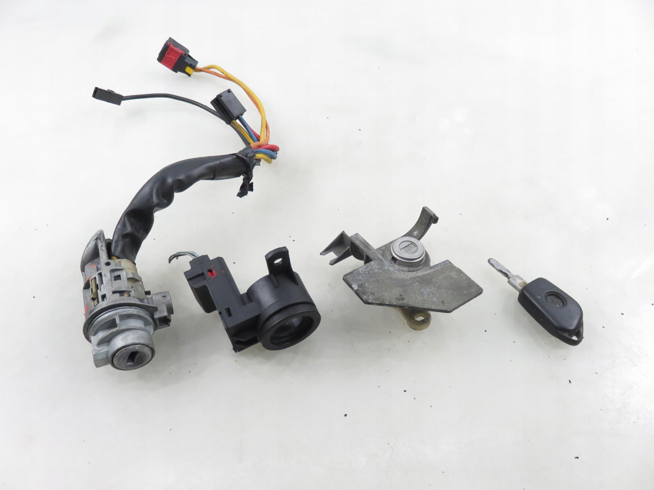 STACYJKA WKŁADKI PEUGEOT 406 N0500108