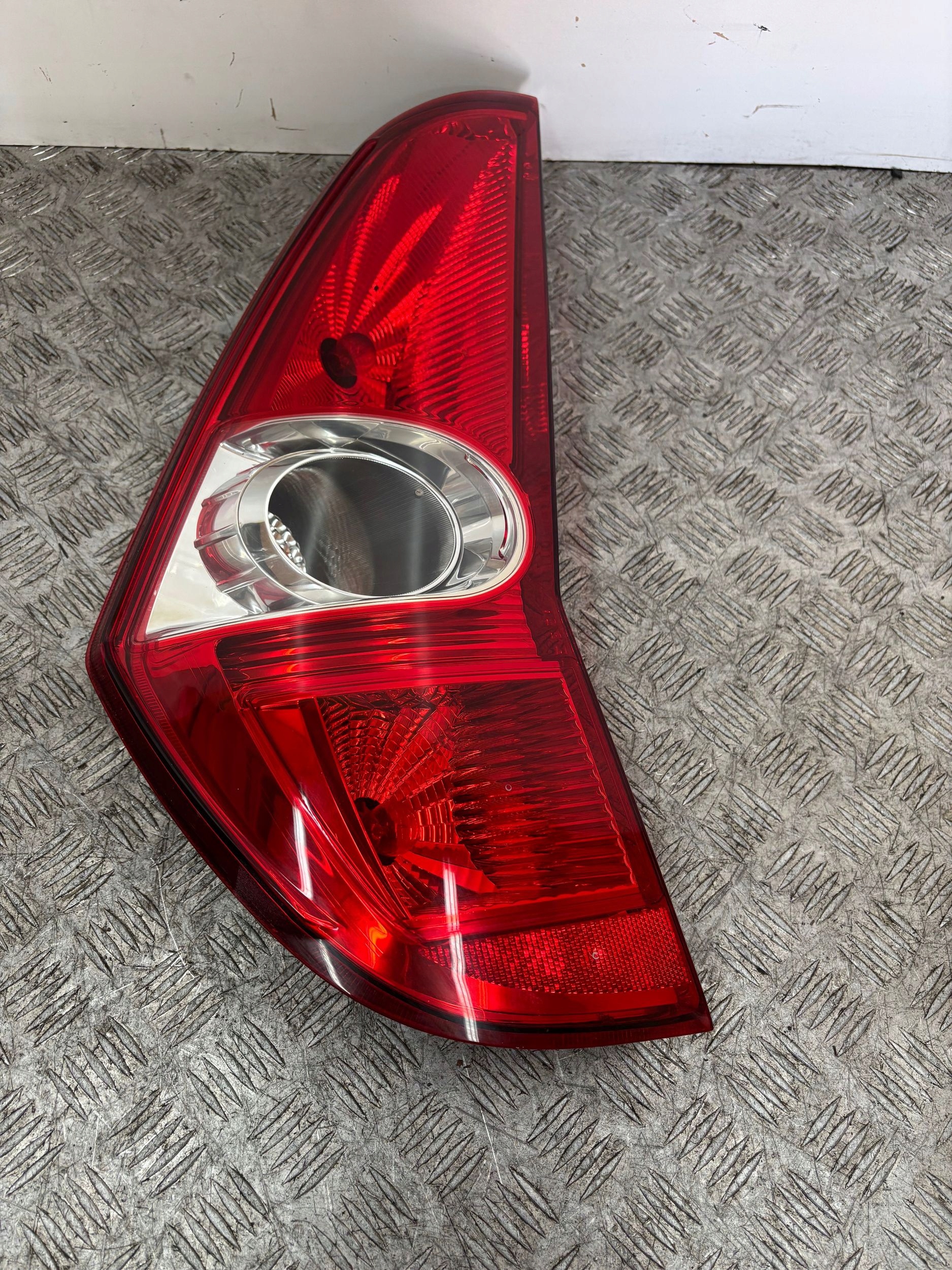 light rear part rear left SUZUKI SPLASH