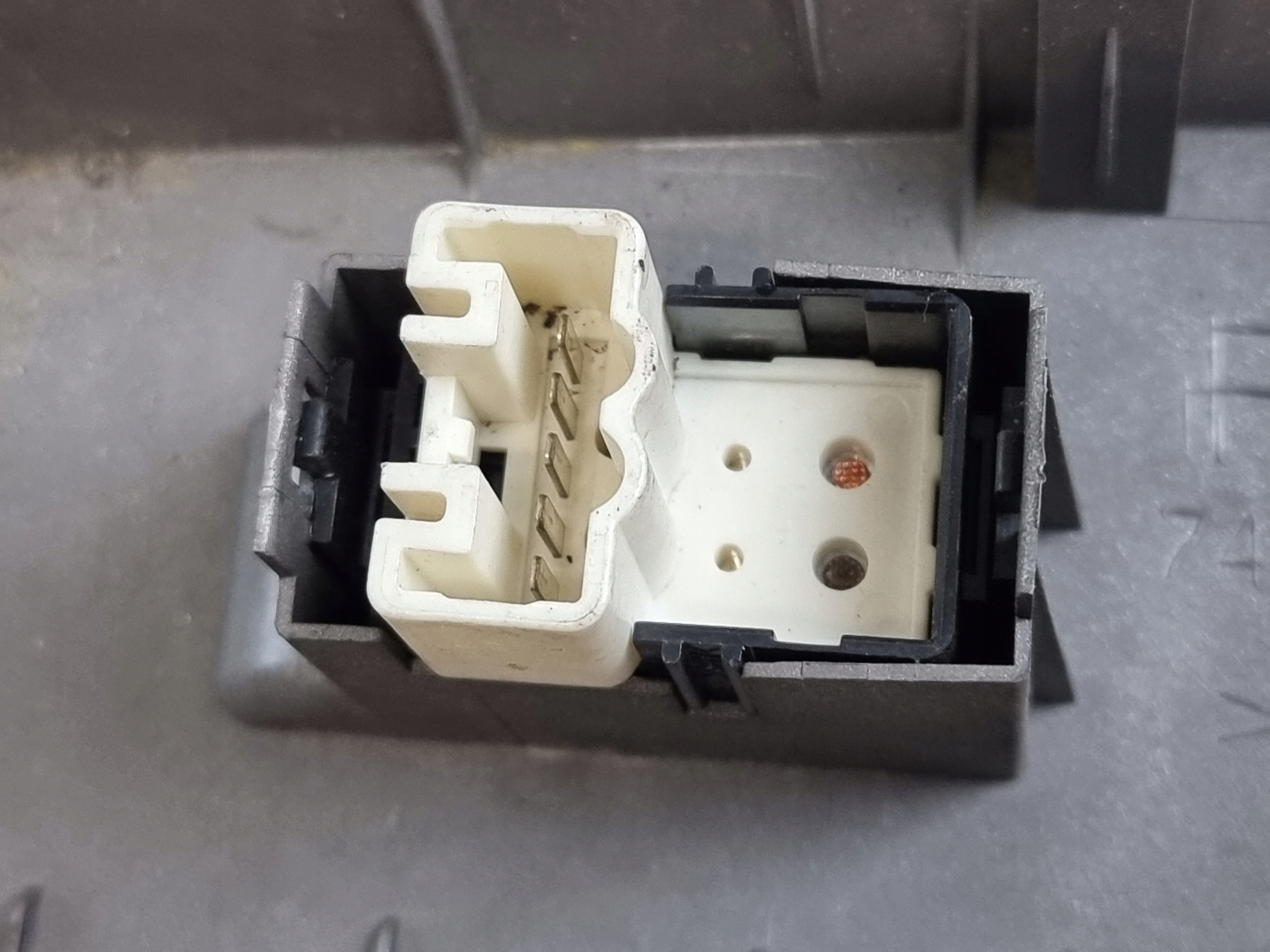 switch PANEL button windows right front 7423147080 TOYOTA PRIUS II 08r