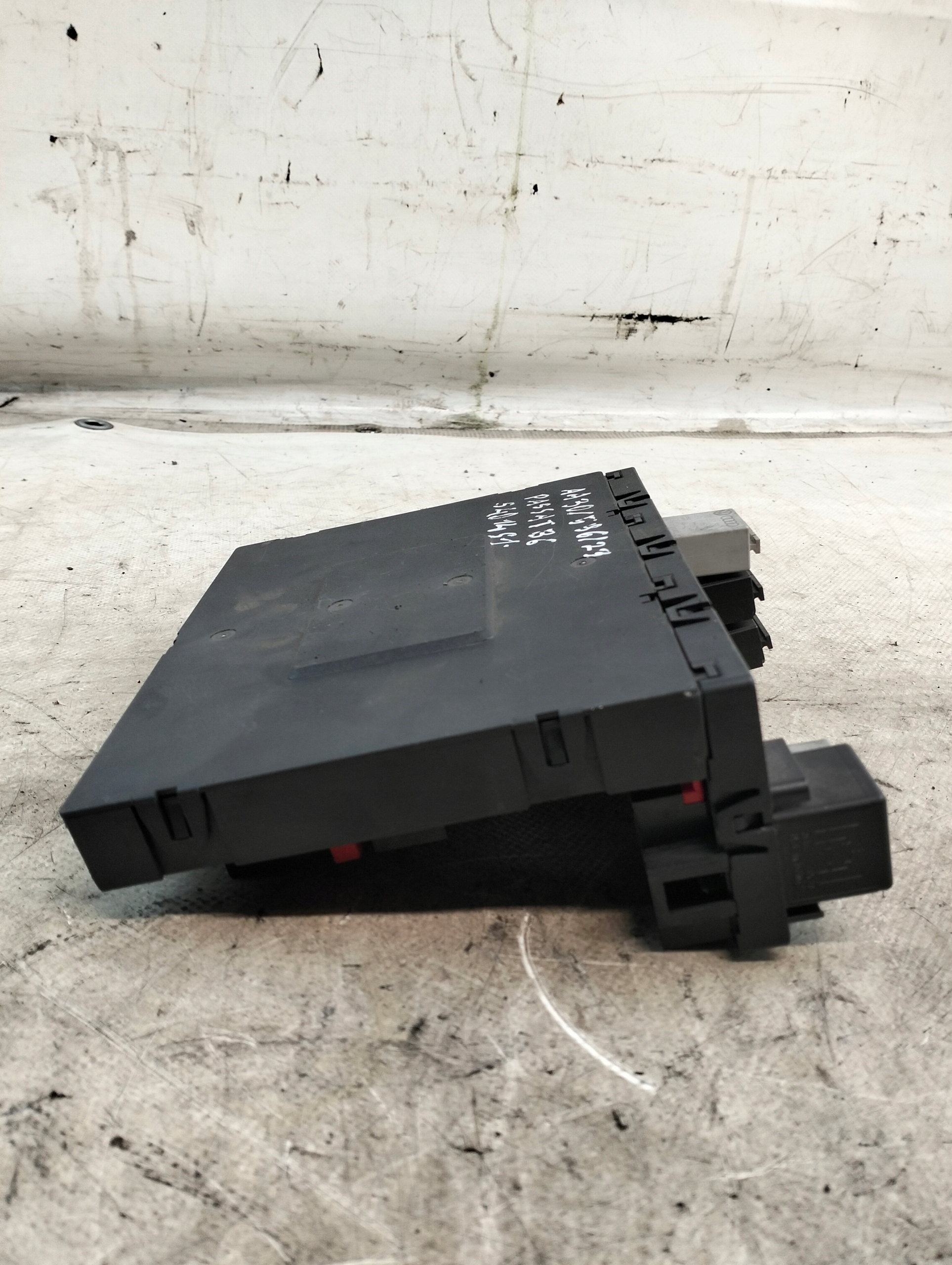 control unit module BORDNETZ OE 3C0937049J VW PASSAT B6 06R