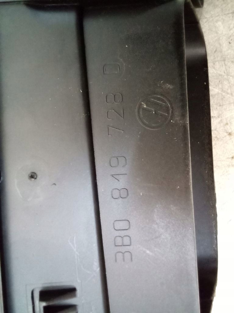 VW Passat B5 lift FL central grid air conditioning devices kratki middle 3B0819728D