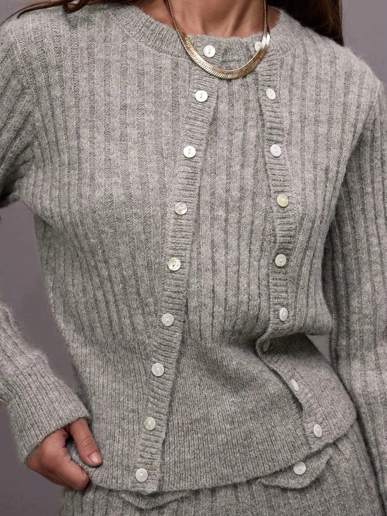 Dámský žebrovaný béžový svetr s kulatým výstřihem casual musera S 36