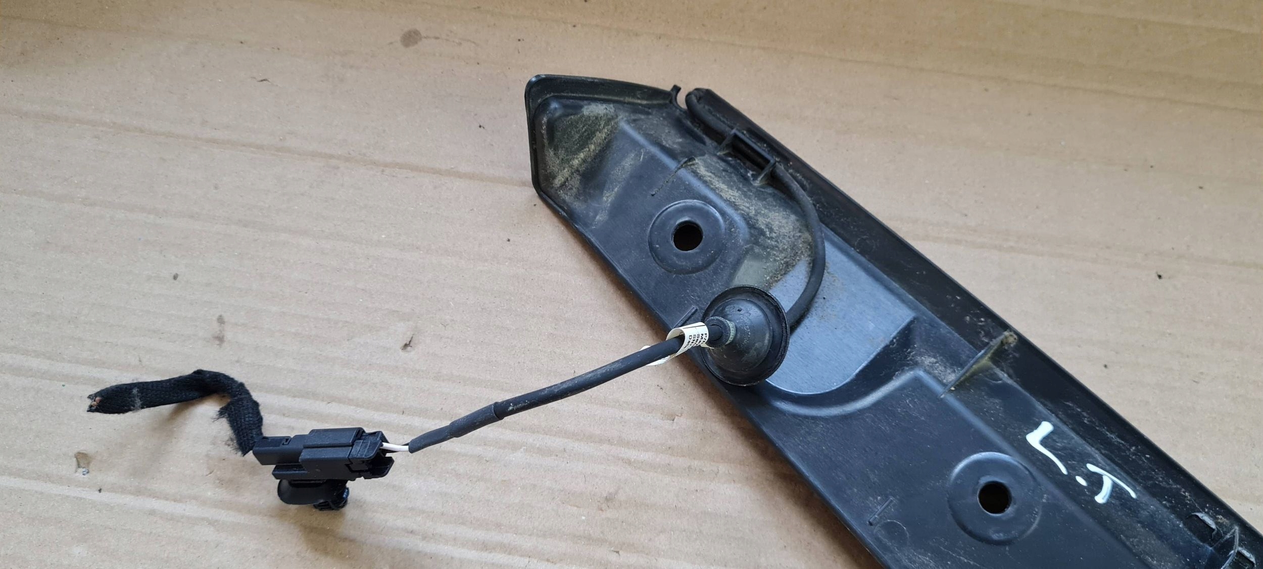 Chrysler Pacifica 2022 cover bonnet sensor moulding left rear part 68416655